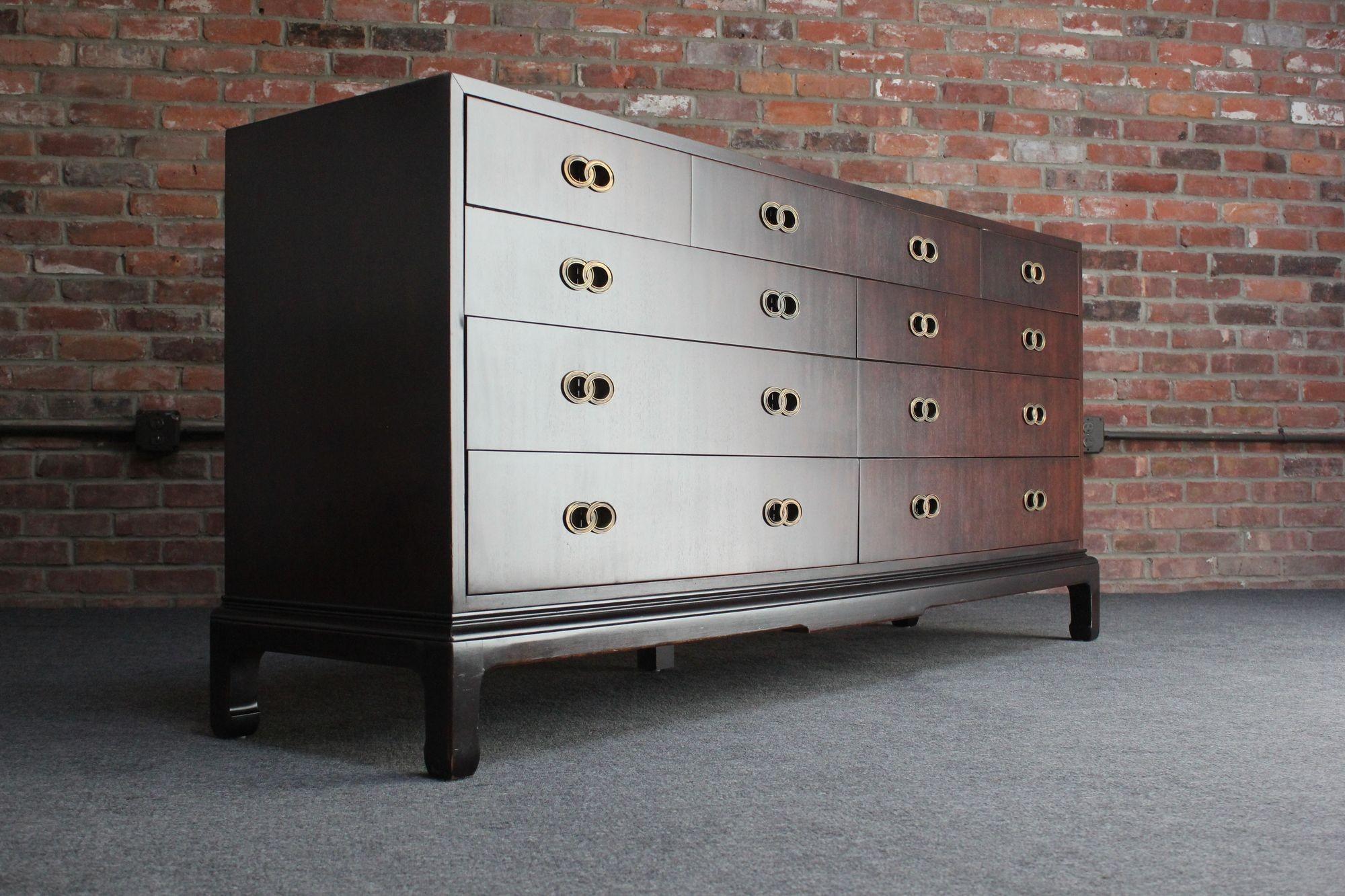 American Vintage Stained Satinwood Nine-Drawer Dresser with Brass Pulls by Henredon For Sale