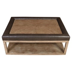 Table basse moderne à deux niveaux en bois teinté et cuir