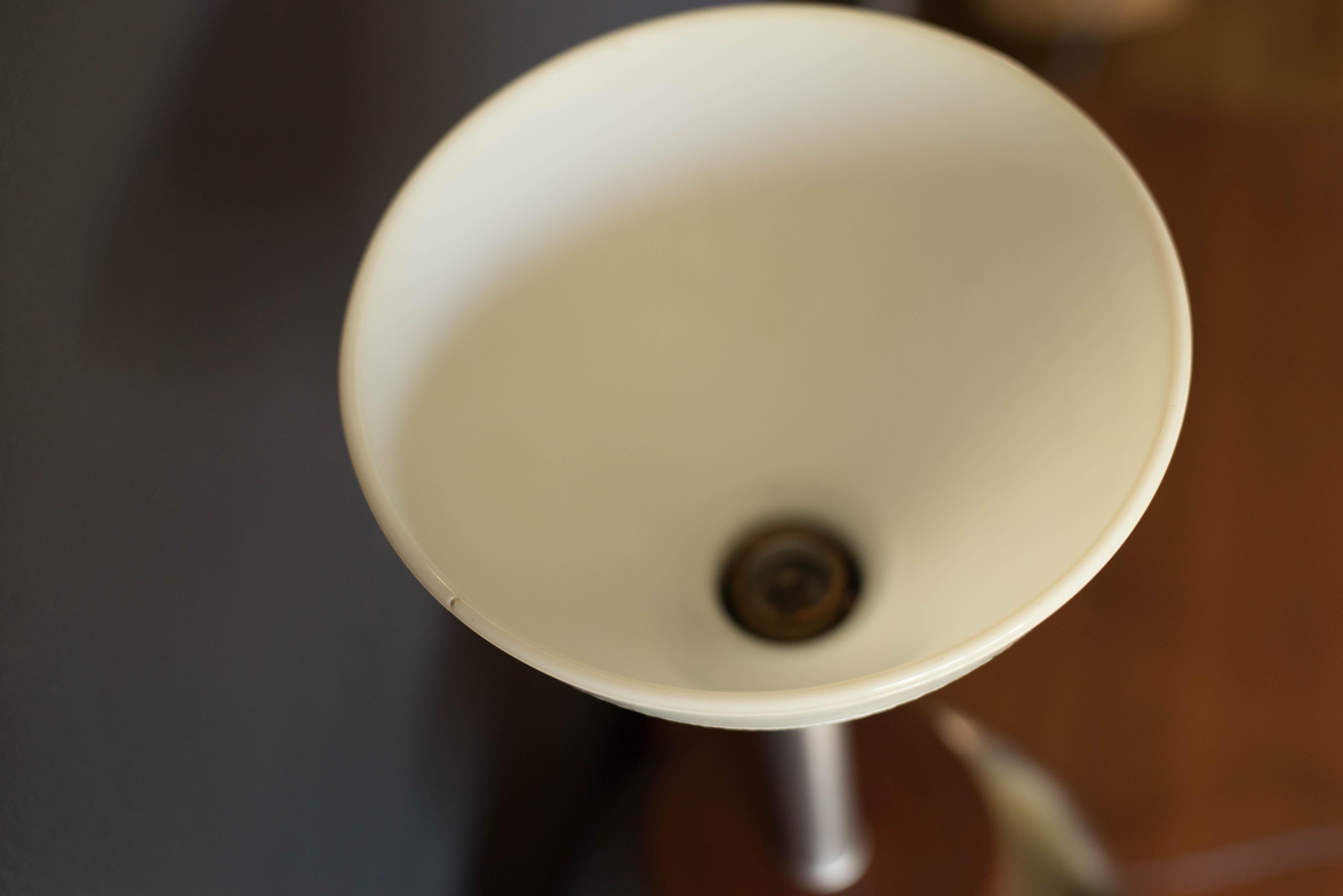 Lampe de bureau d'appoint vintage en acier inoxydable et teck en vente 7