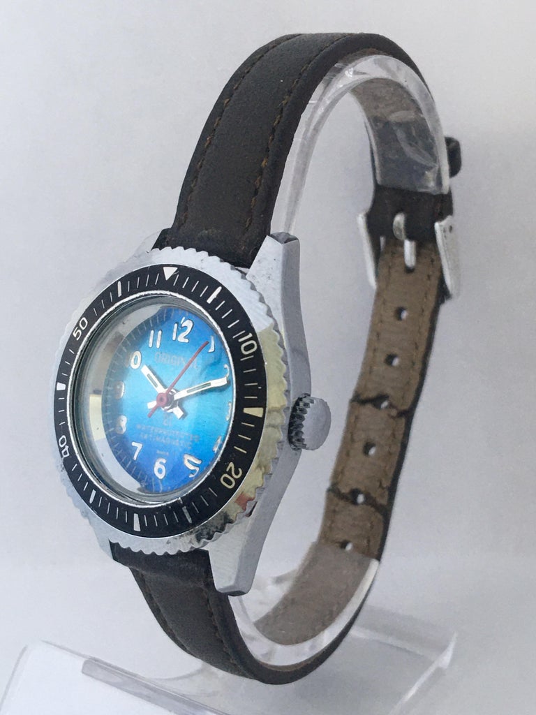 Vintage Stainless Steel Back Swiss Mechanical Watch For Sale at 1stDibs