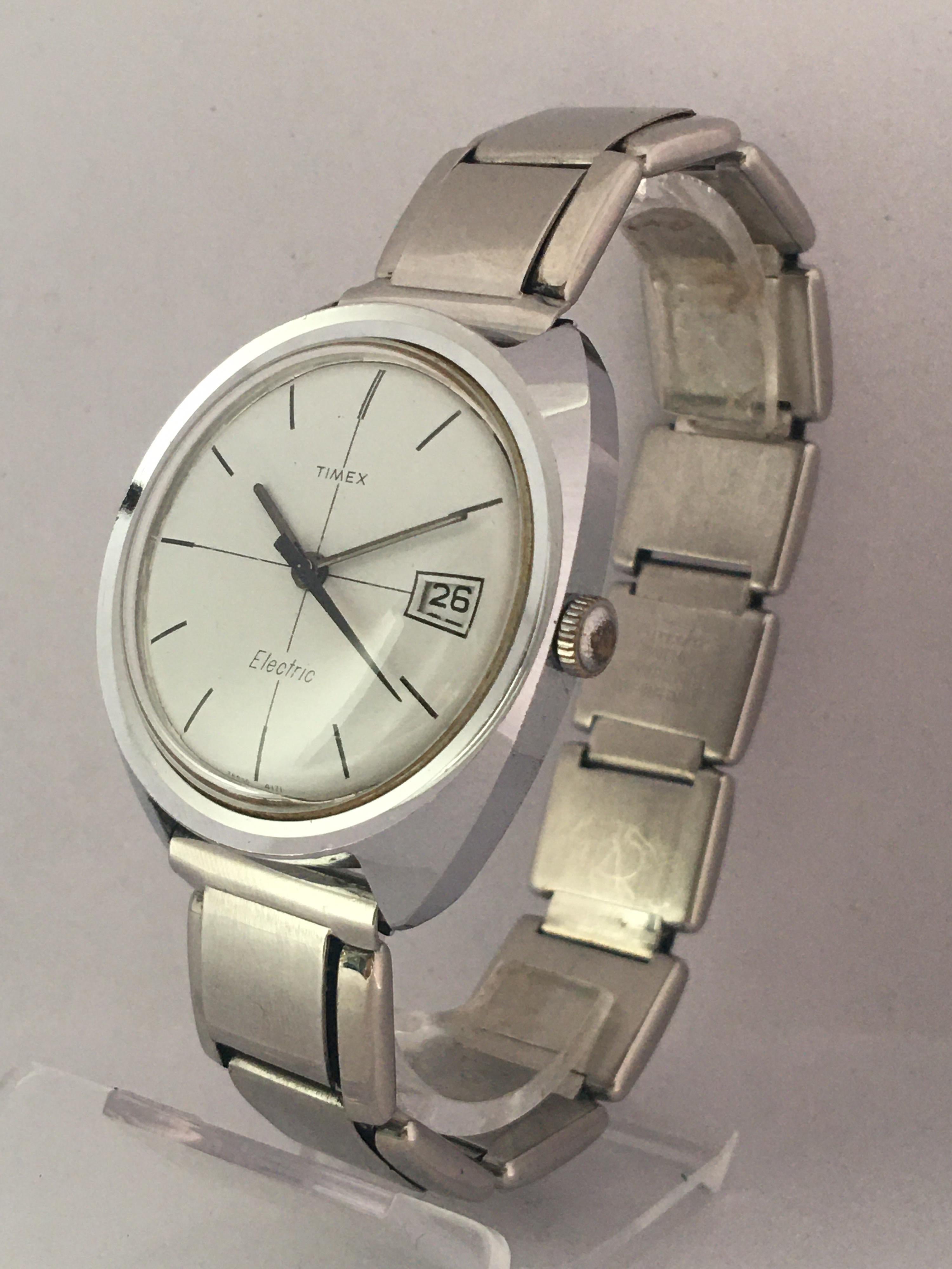 This beautiful pre-owned 36mm diameter battery operated watch is in good working condition and it is running well. Visible signs of ageing and wear with light marks on the glass and on the watch case as shown. Fitted with a white metal 6.2 inches