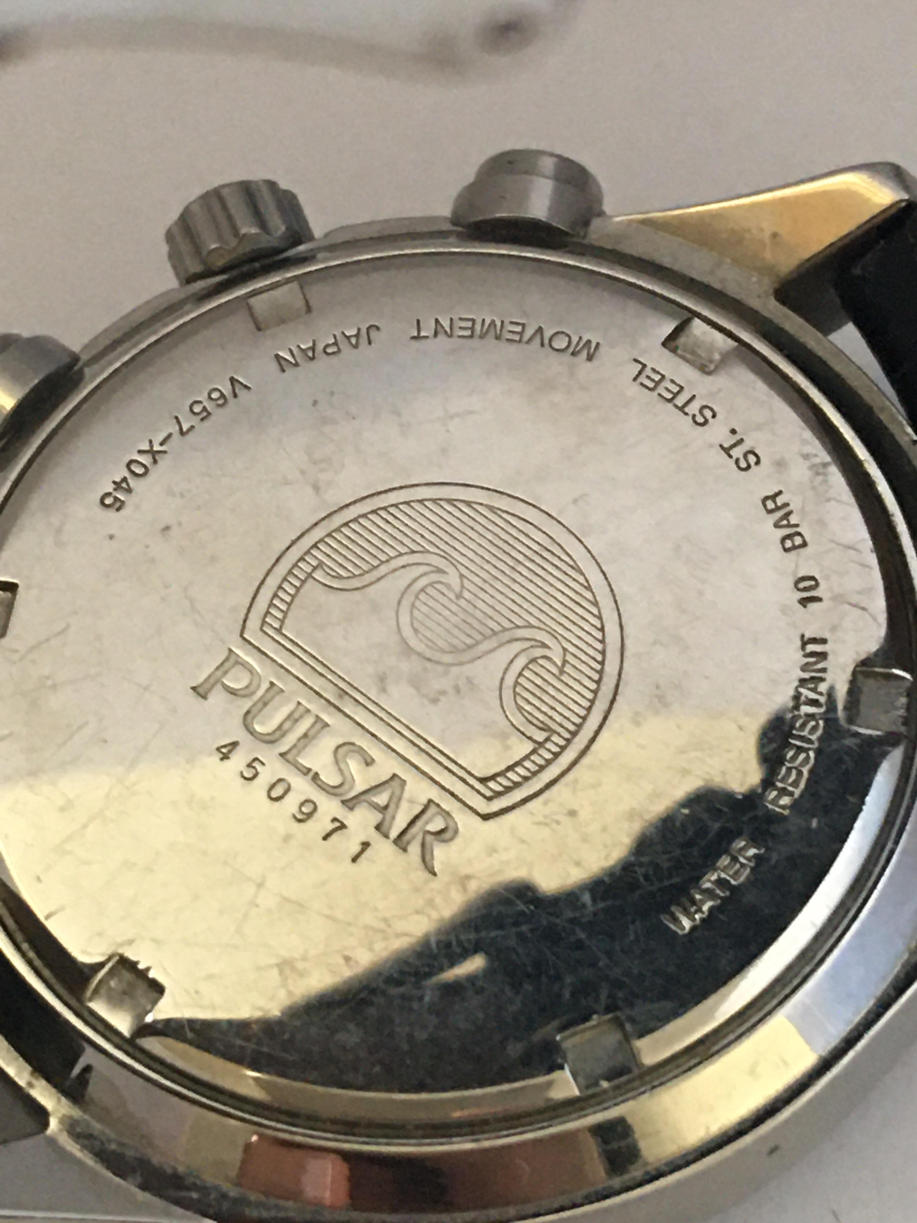 Vintage Stainless Steel black dial Pulsar Chronograph 100M Watch In Good Condition In Carlisle, GB