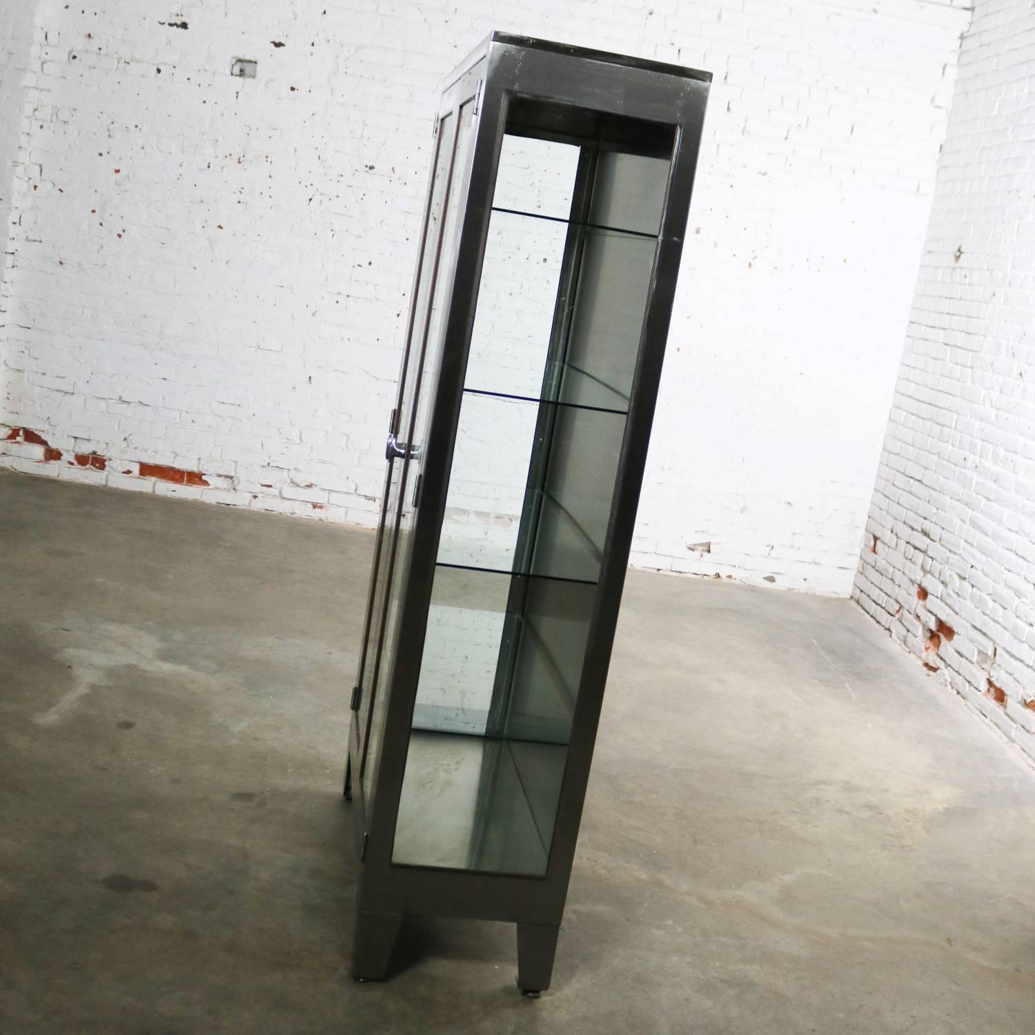 Vintage Stainless Steel Industrial Display Apothecary Medical Cabinet Glass Door In Good Condition In Topeka, KS