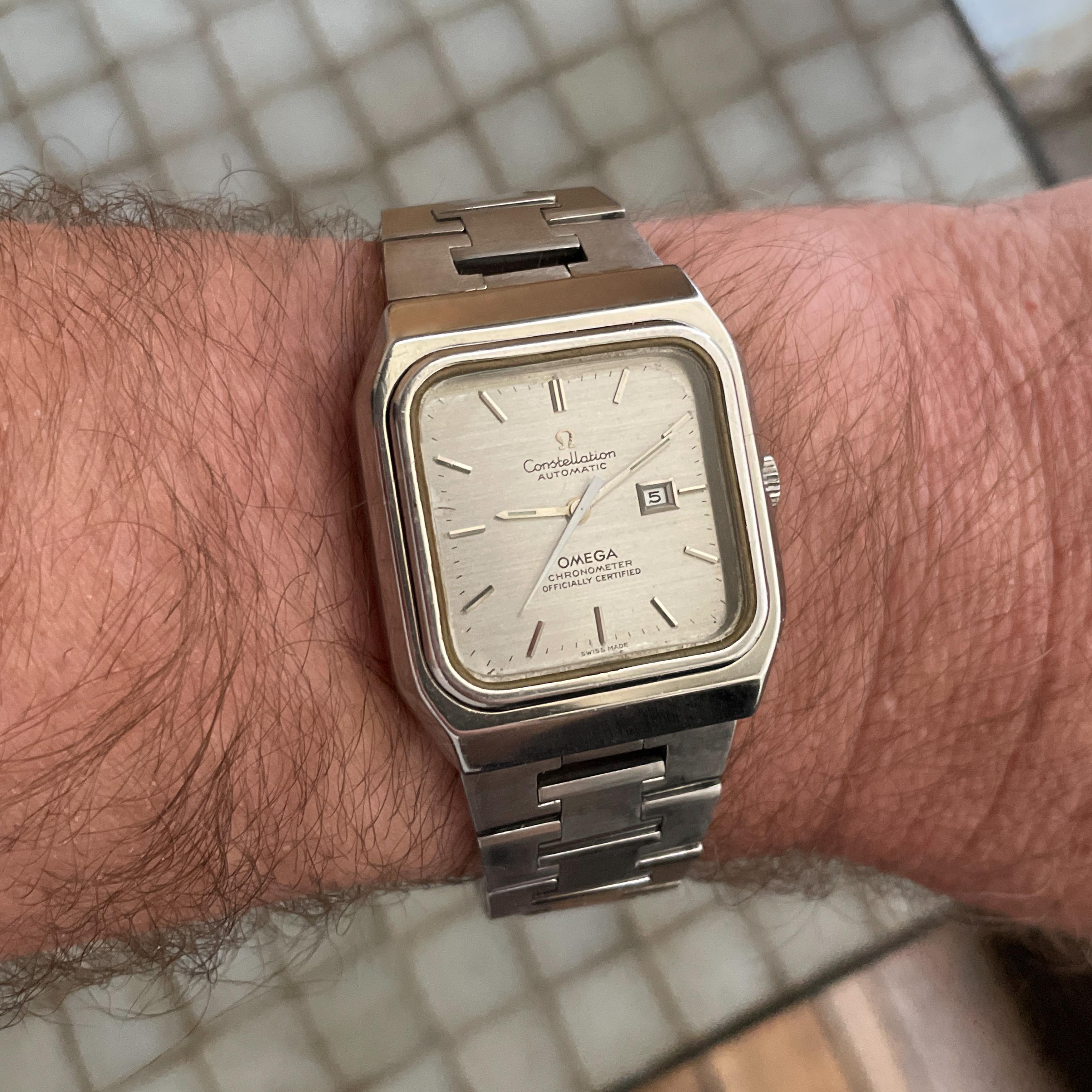 Vintage Stainless Steel Omega Constellation c.1970s In Good Condition For Sale In New York, NY