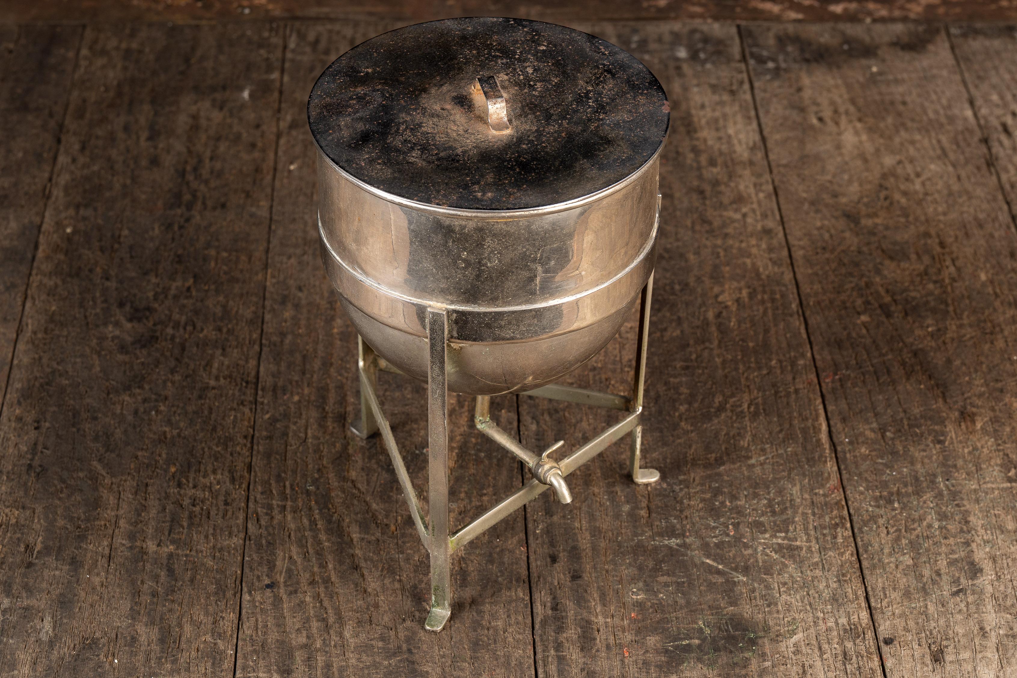 20ième siècle Bouilloire Vintage en acier inoxydable pour échantillons de vendeurs en vente