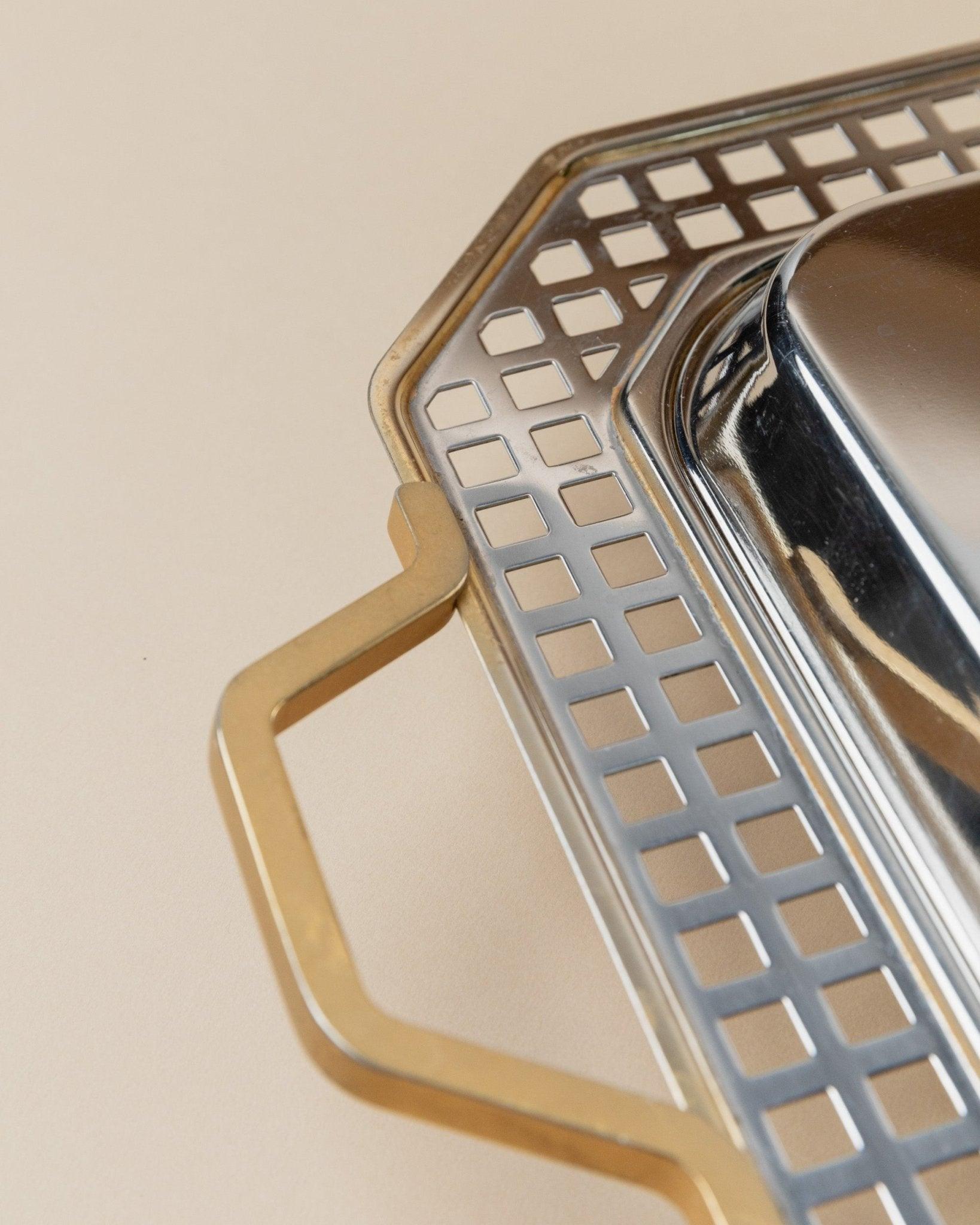 Vintage stainless steel tray, serving platter by Inoxpran Orchidea line - gold-plated edge - design Italy 80s - table decoration, gift

This vintage stainless steel tray from Inoxpran, part of the Orchidea line, impresses with its elegant