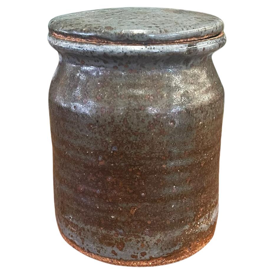 vaso in gres stampato vintage con coperchio