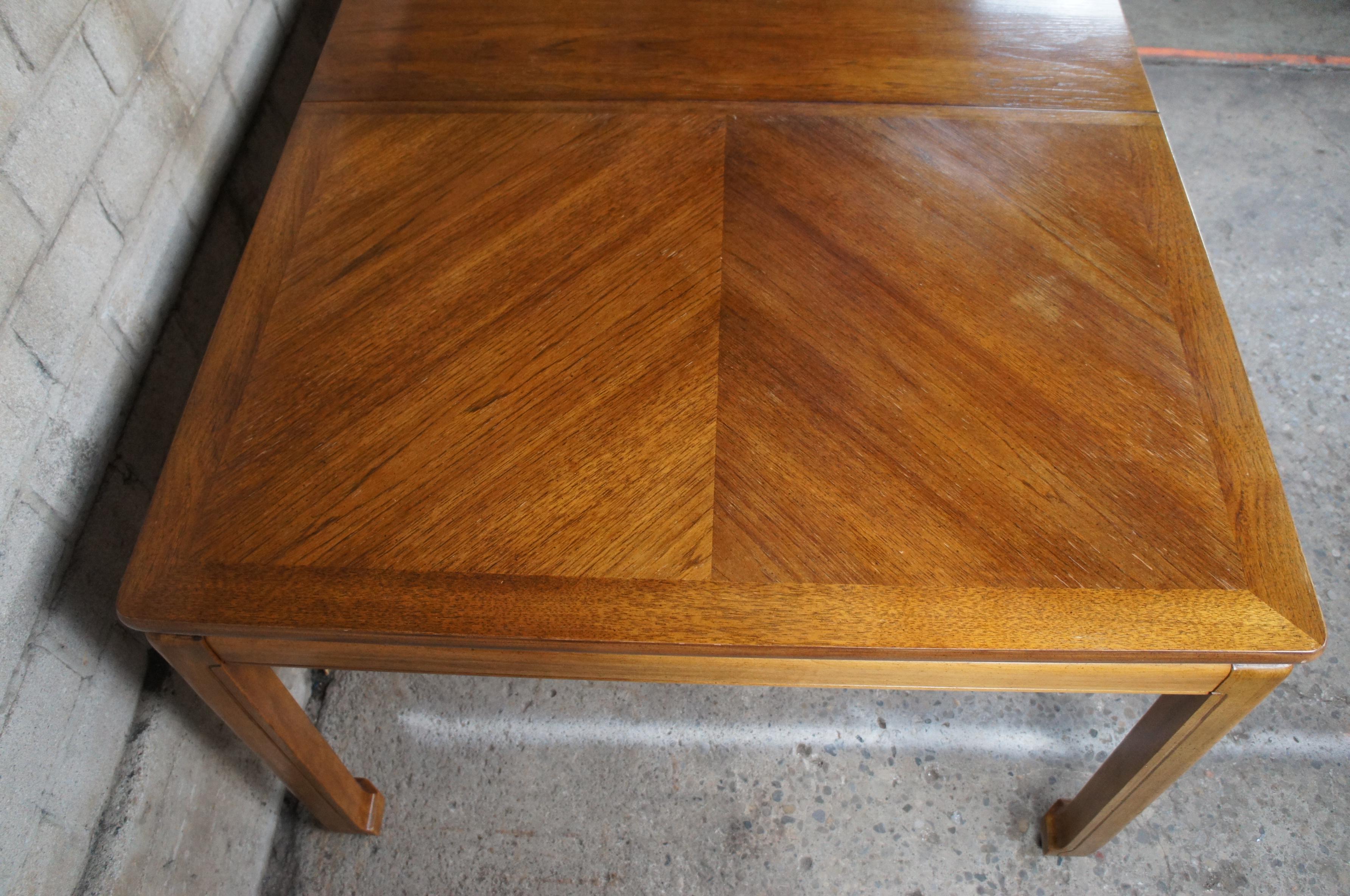 Vintage Stanley Furniture Chinoiserie Ming Style Matchbook Oak Dining Table In Good Condition In Dayton, OH