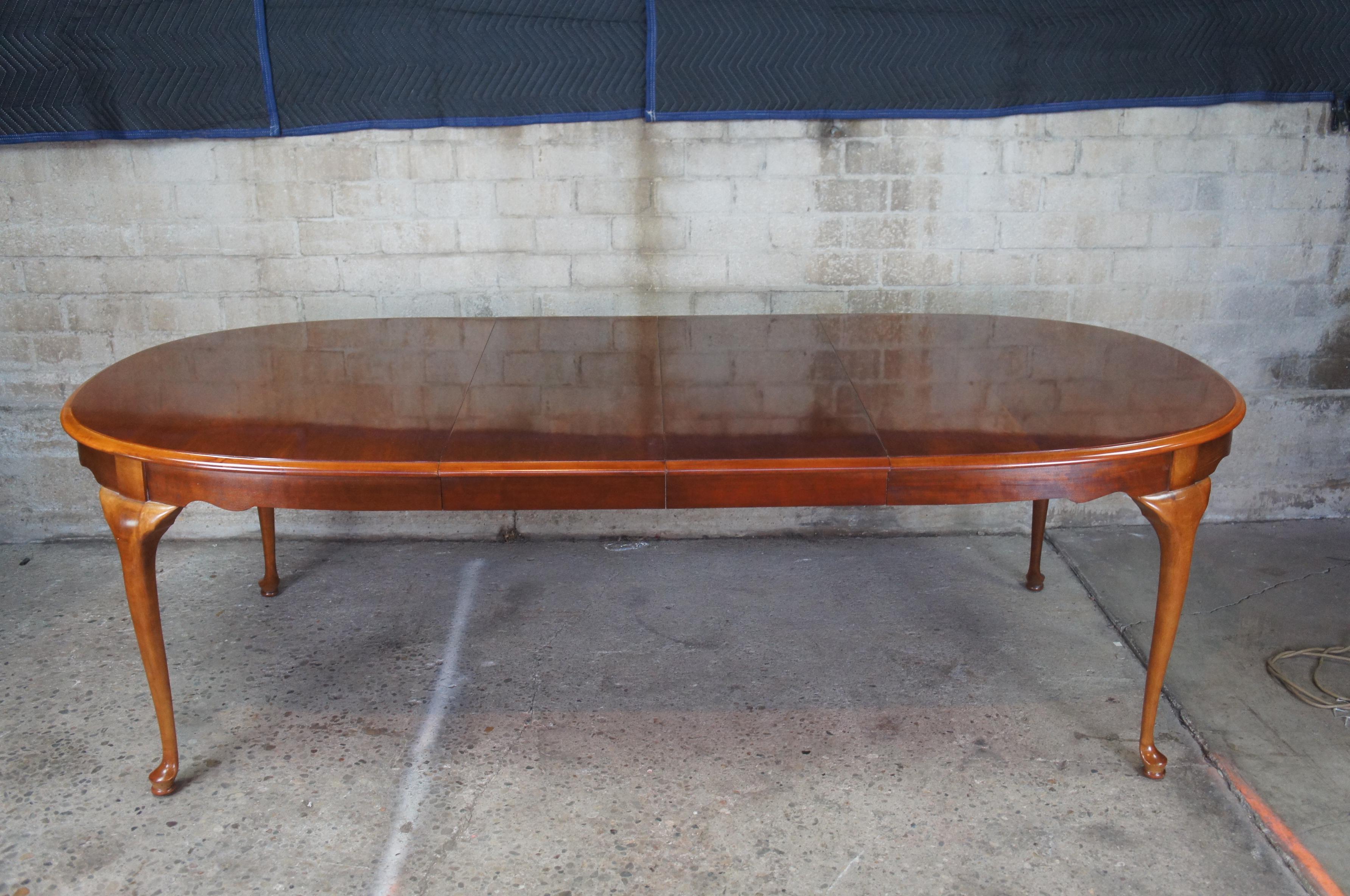 Vintage Stanley Furniture Queen Anne Cherry Oval Extendable Dining Table In Good Condition In Dayton, OH