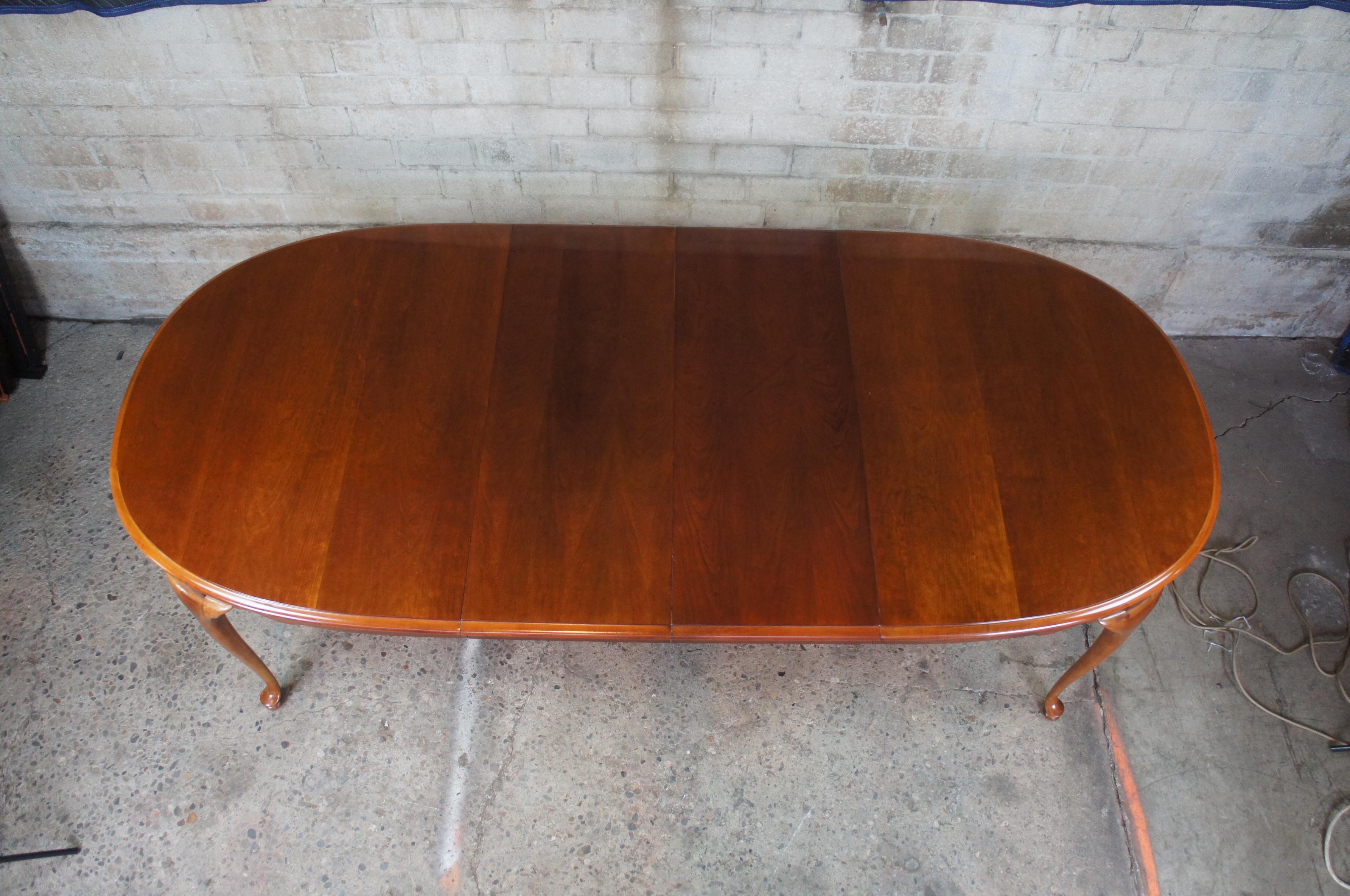 20th Century Vintage Stanley Furniture Queen Anne Cherry Oval Extendable Dining Table