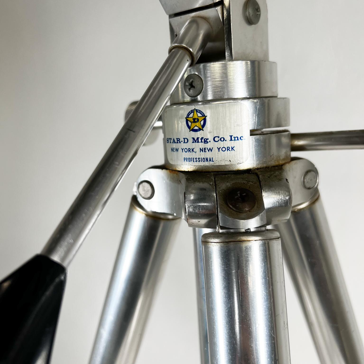 20th Century Vintage Star D Mfg Inc NY Professional Aluminum TRIPOD