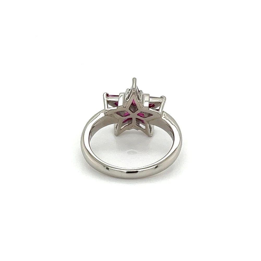 Vintage Star Pattern Custom Calibre Ruby Gold Ring In Excellent Condition For Sale In Montreal, QC