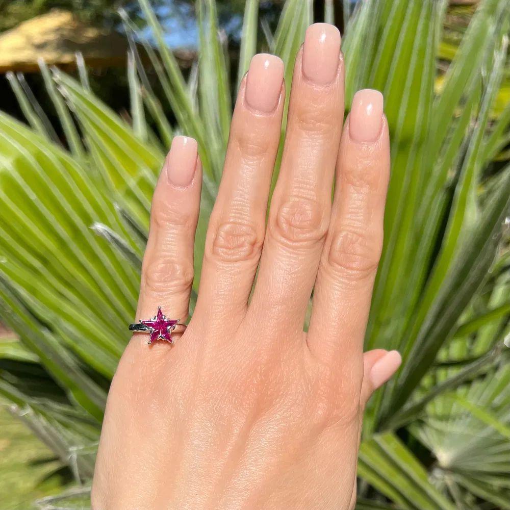 Modernist Vintage Star Pattern Custom Calibre Ruby Striking Gold Ring For Sale