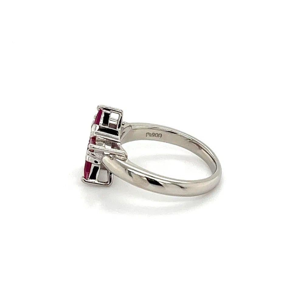 Vintage Star Pattern Custom Calibre Ruby Striking Gold Ring In Excellent Condition For Sale In Montreal, QC