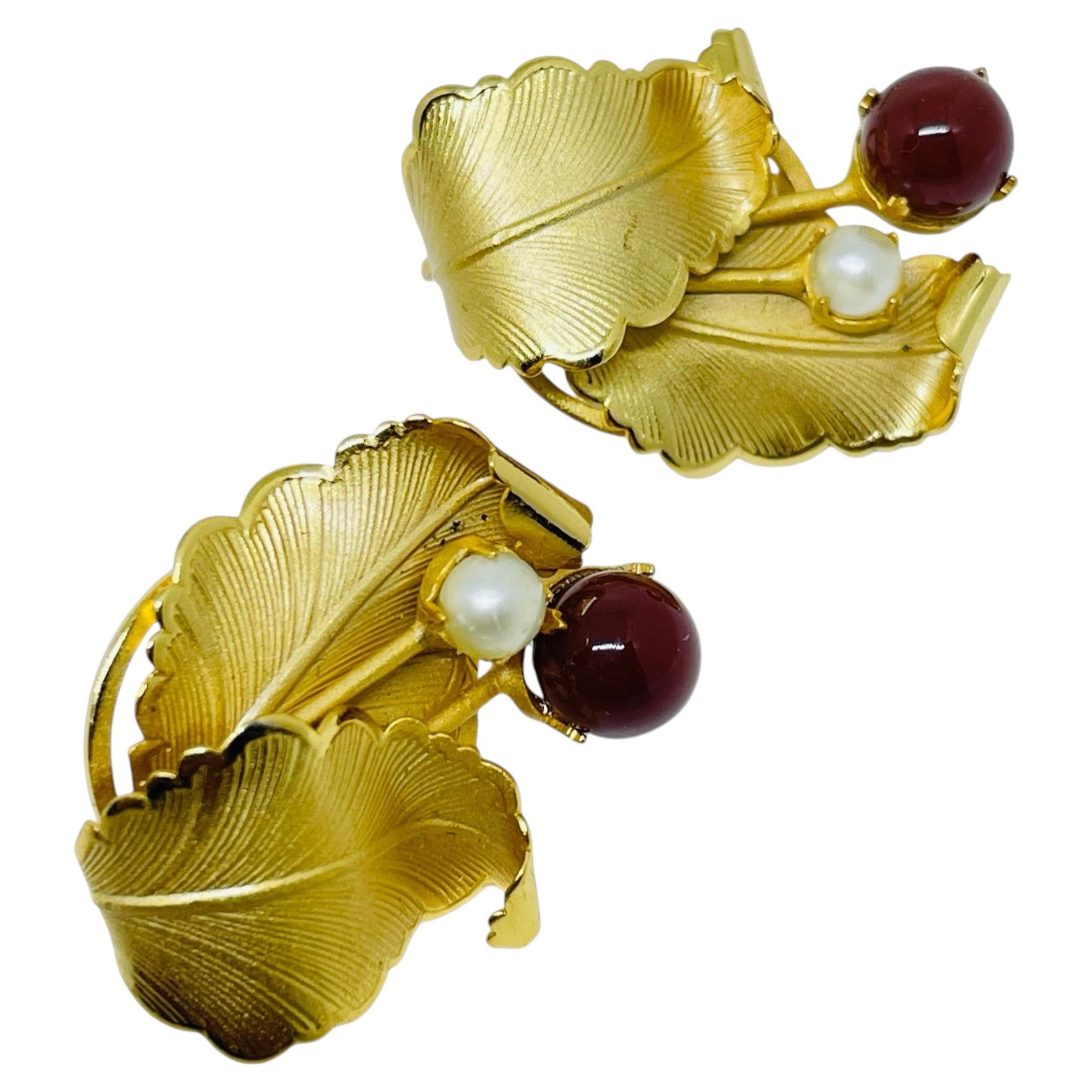 Vintage STAR signed gold tone faux pearl carnelian designer clip on earrings