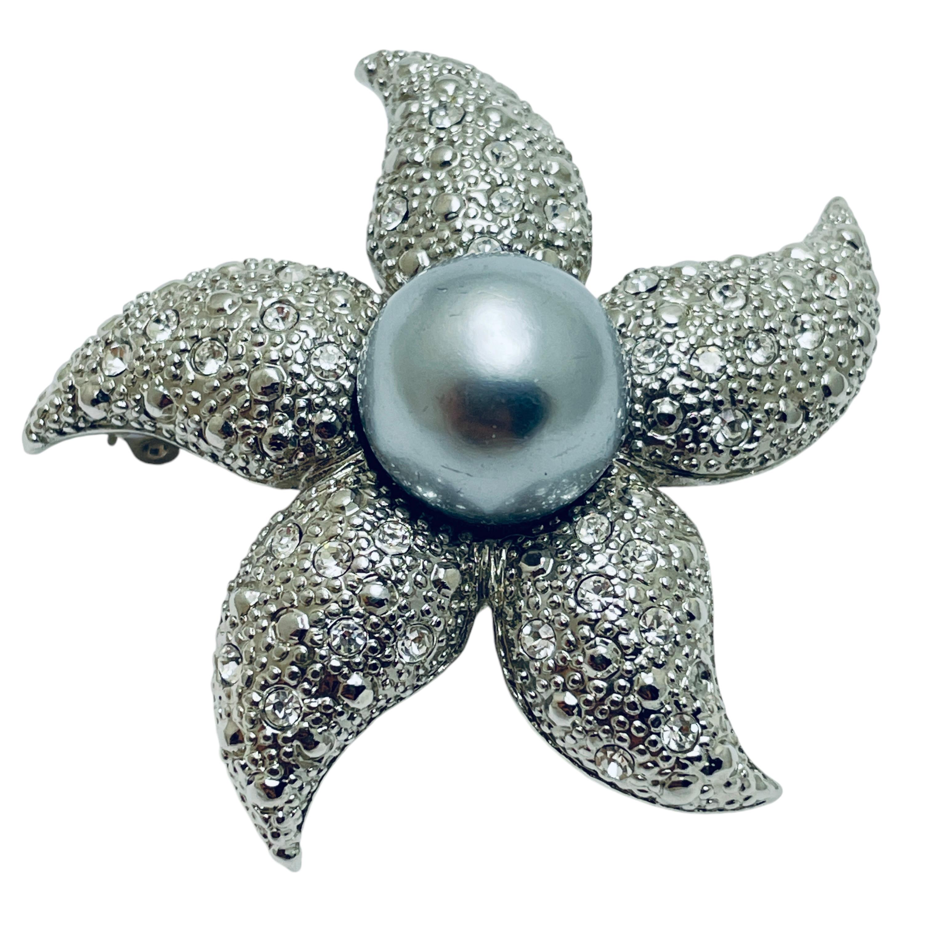 Donna Spilla vintage con stella marina in argento, strass e perle di design in vendita