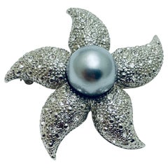 Vintage starfish silver tone rhinestone pearl designer brooch