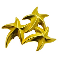 Vintage stars matte gold tone designer brooch