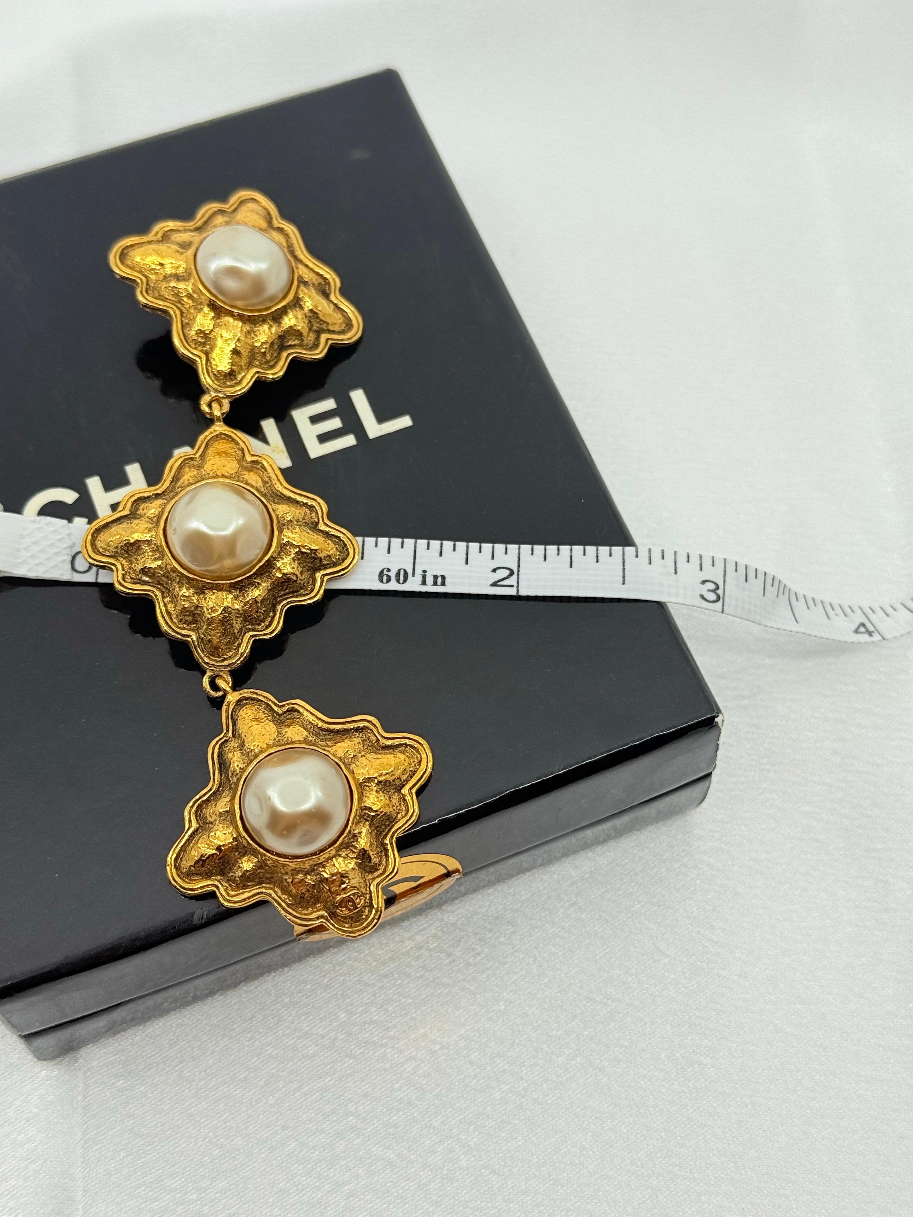 Vintage Statement Chanel Gold Perle Tropfen baumeln Clip auf Ohrringe im Angebot 4