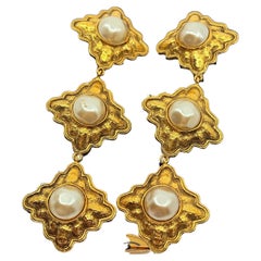 Orecchini Chanel con perle d
oro e penzoloni, Vintage By