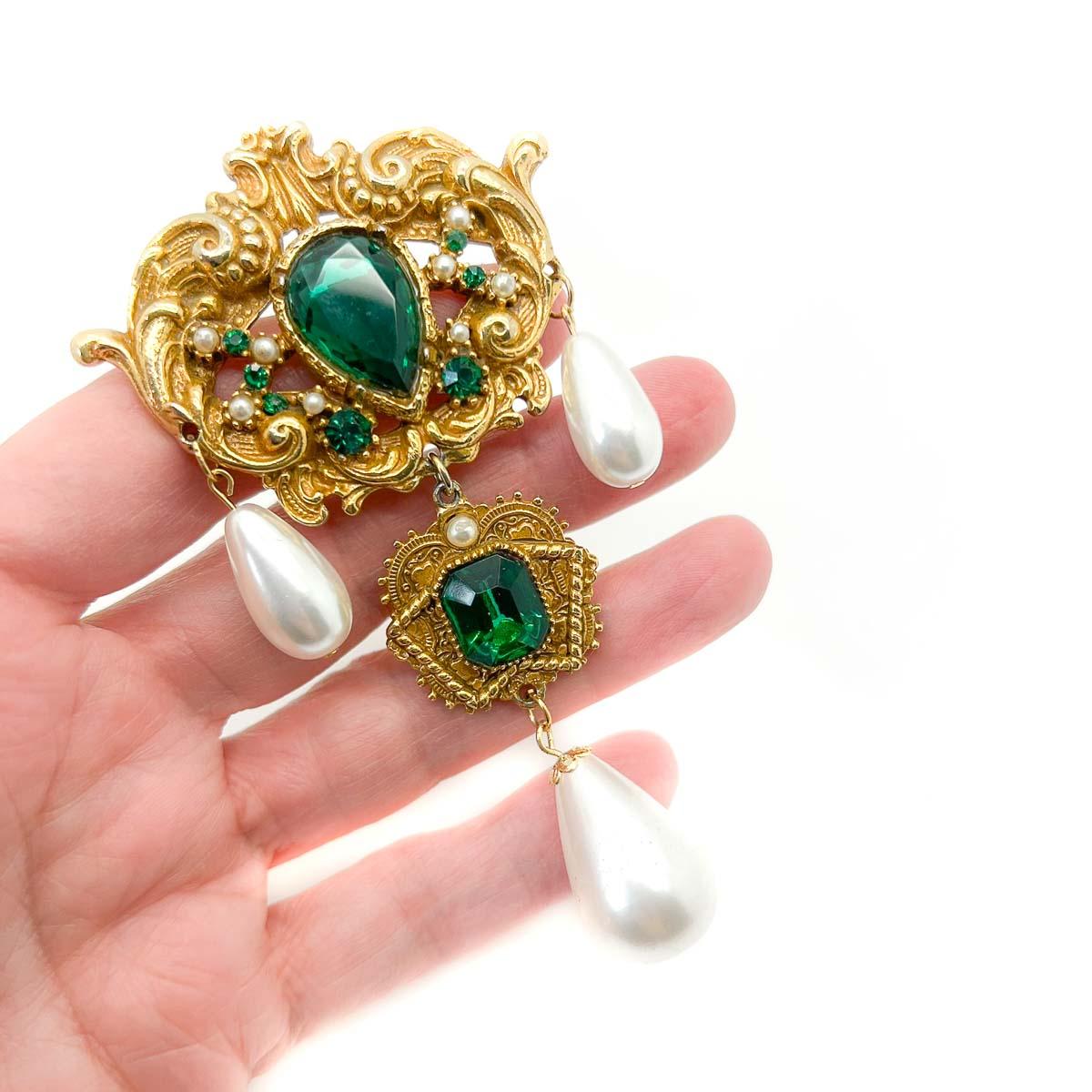Vintage Statement Coro Renaissance Pearl Drop Pendant 1960s In Good Condition For Sale In Wilmslow, GB