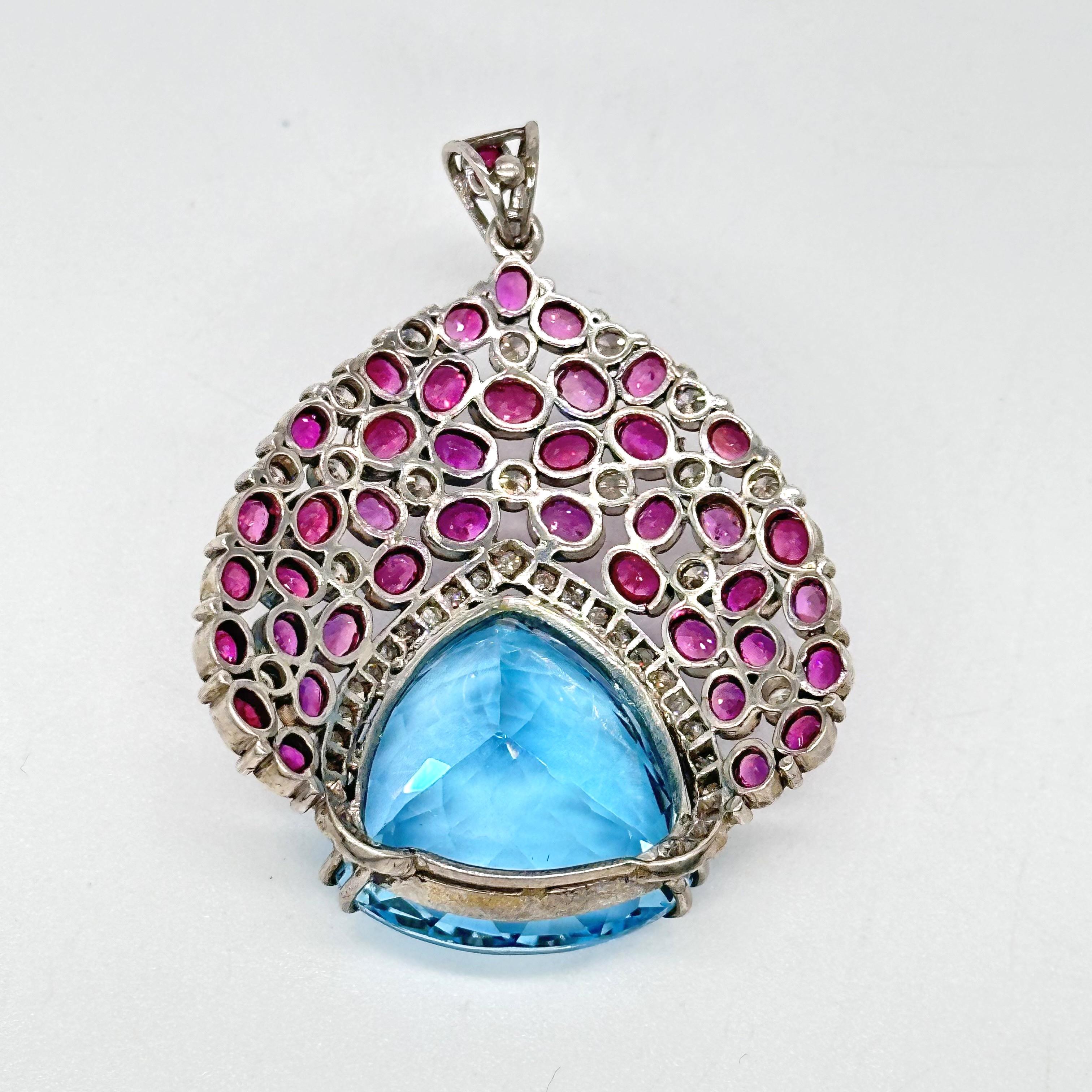 da uomo o donna Ciondolo d'argento con topazio blu, rubino e diamanti taglio brillante. in vendita