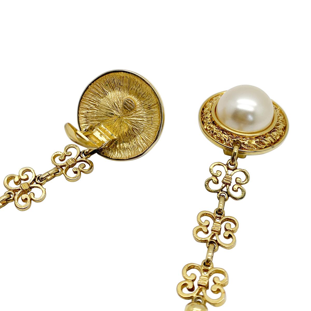 Women's or Men's vintage statement pearl bomb earrings 1980s For Sale