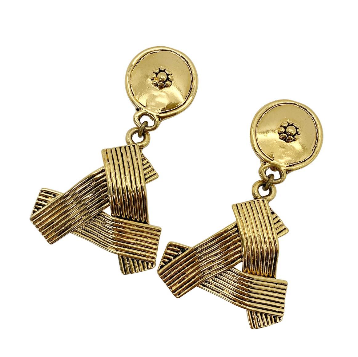 Vintage Ribbon Earrings. Featuring a triple crossed ribbon motif and button top. A perfect statement earring that will effortlessly elevate your look.

Vintage Condition: Very good without damage or noteworthy wear.
Materials: Gold plated