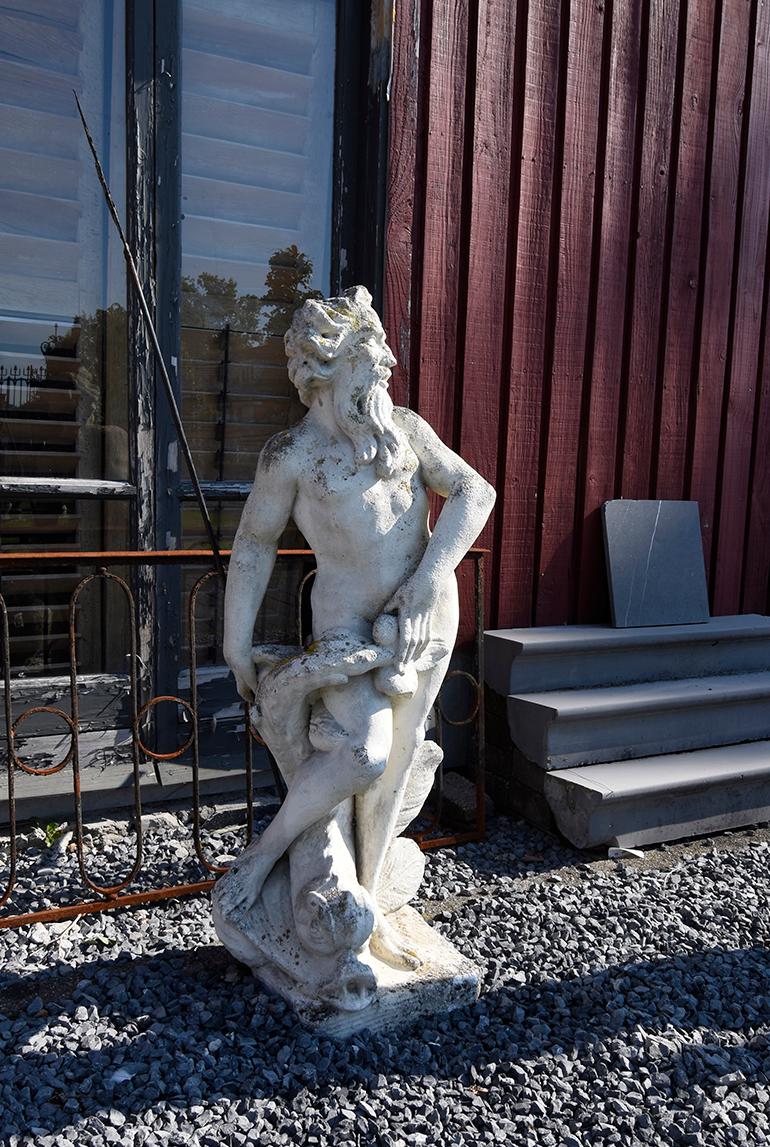 Beautiful vintage statue from Neptunus.
He is ready to protect your garden.