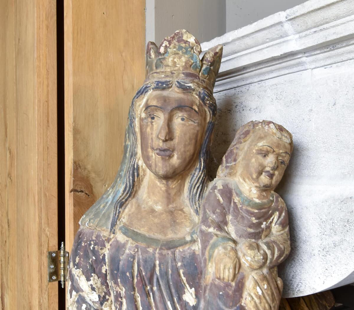 Vintage-Statue der Maria mit Jesus  (Mitte des 20. Jahrhunderts) im Angebot