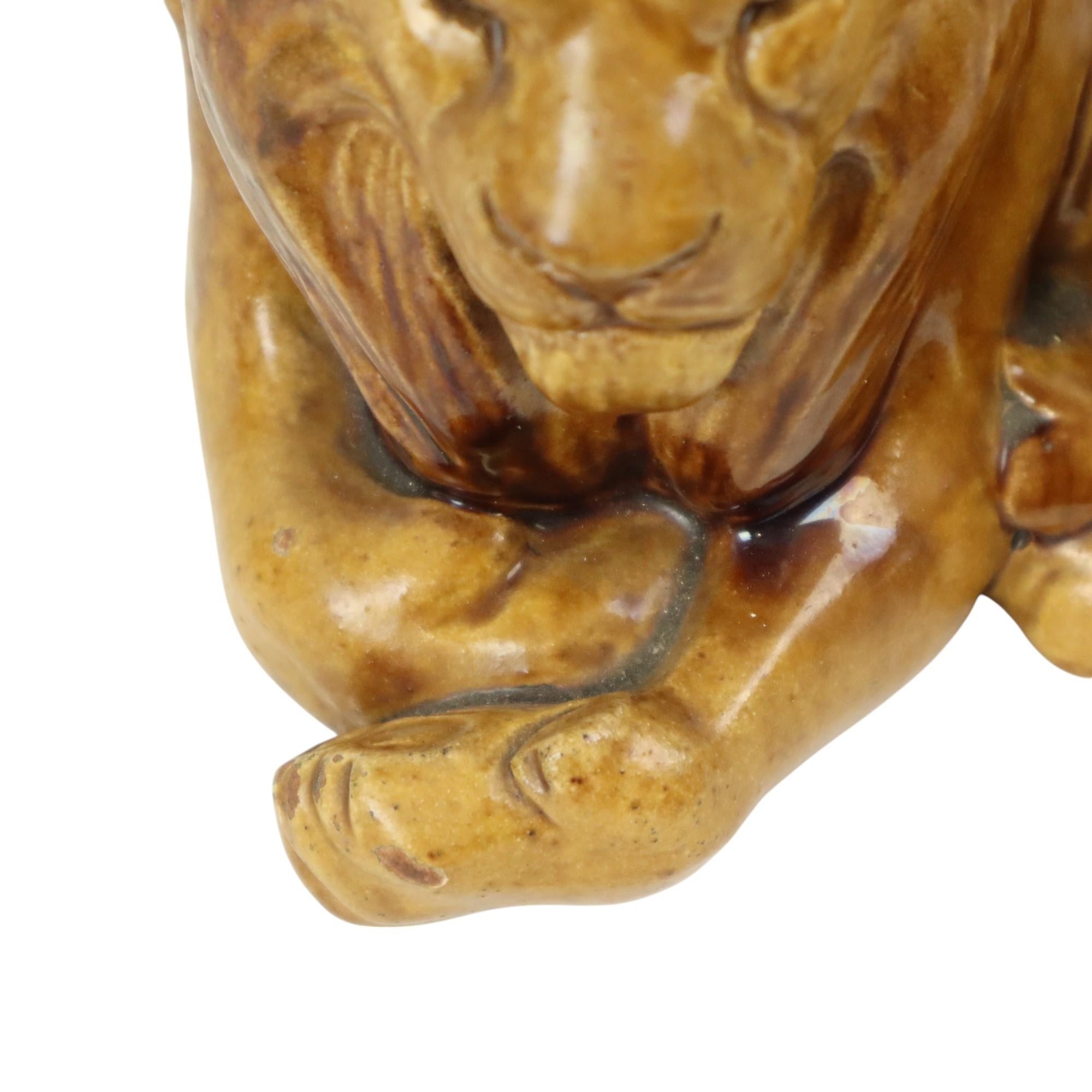 Escultura Estatua Vintage León reclinado Firmada Loza 1