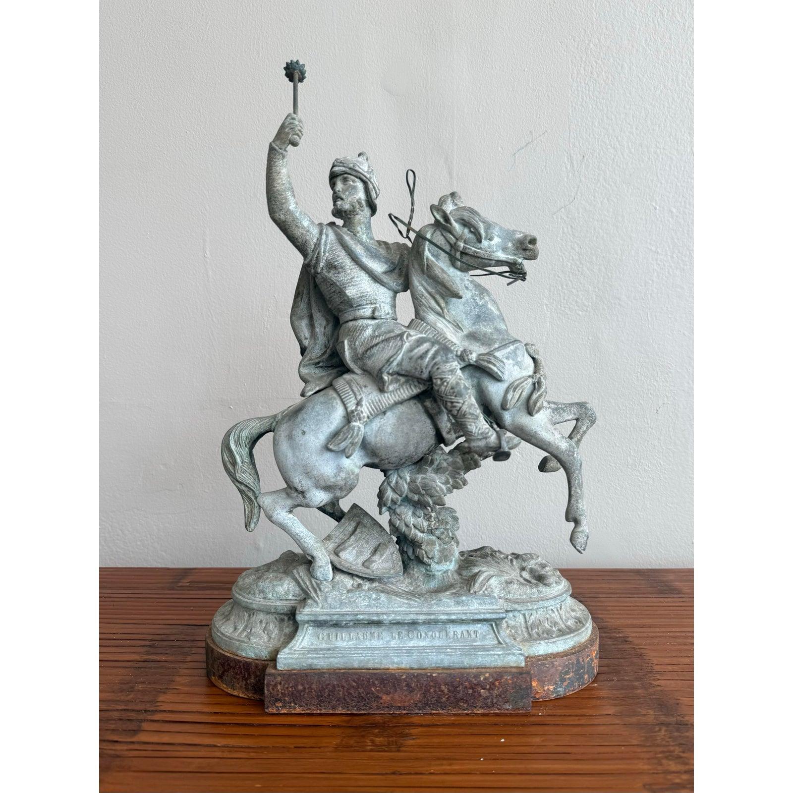 Romano classico Statua Vintage con guerriero a cavallo in vendita