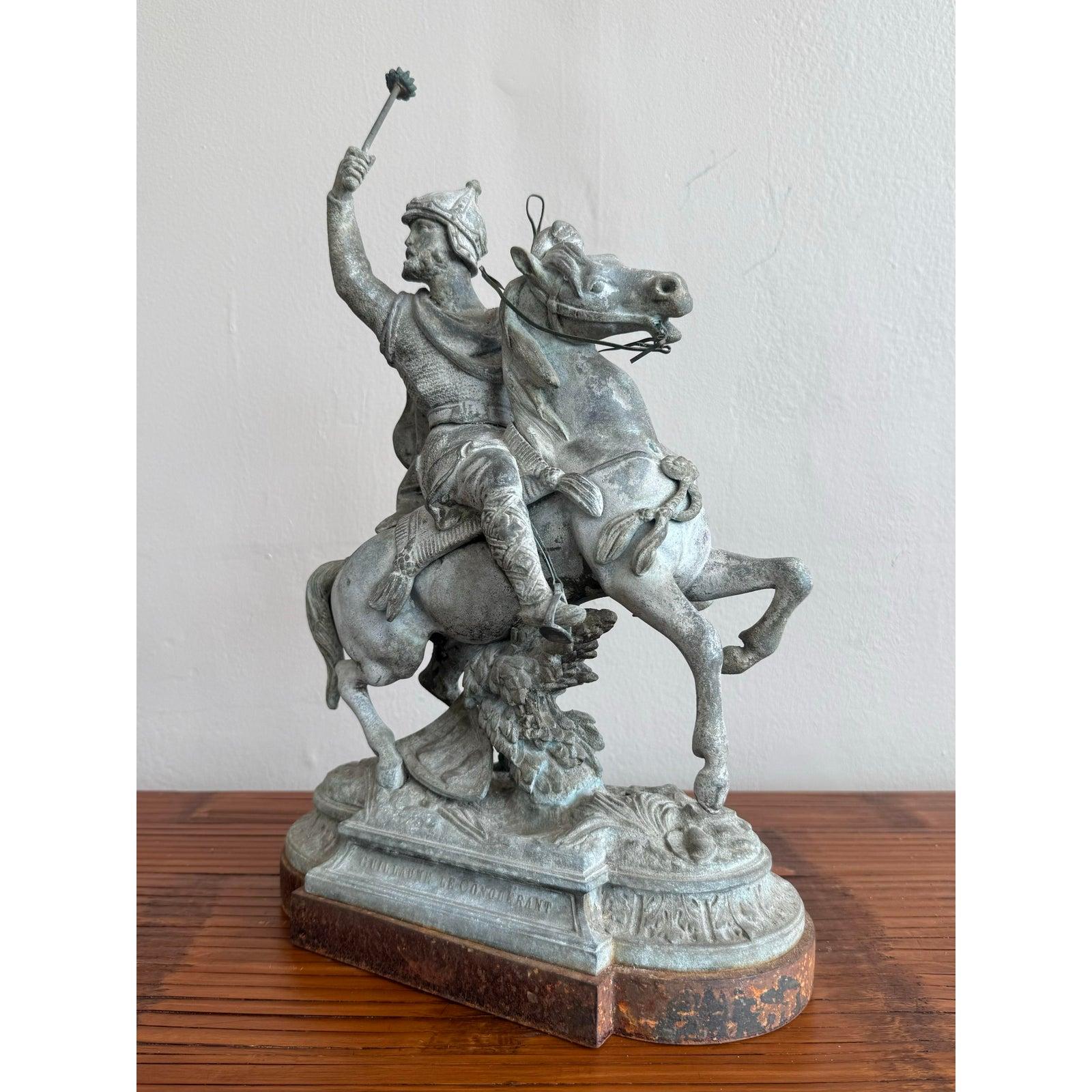 Statua Vintage con guerriero a cavallo in vendita 1