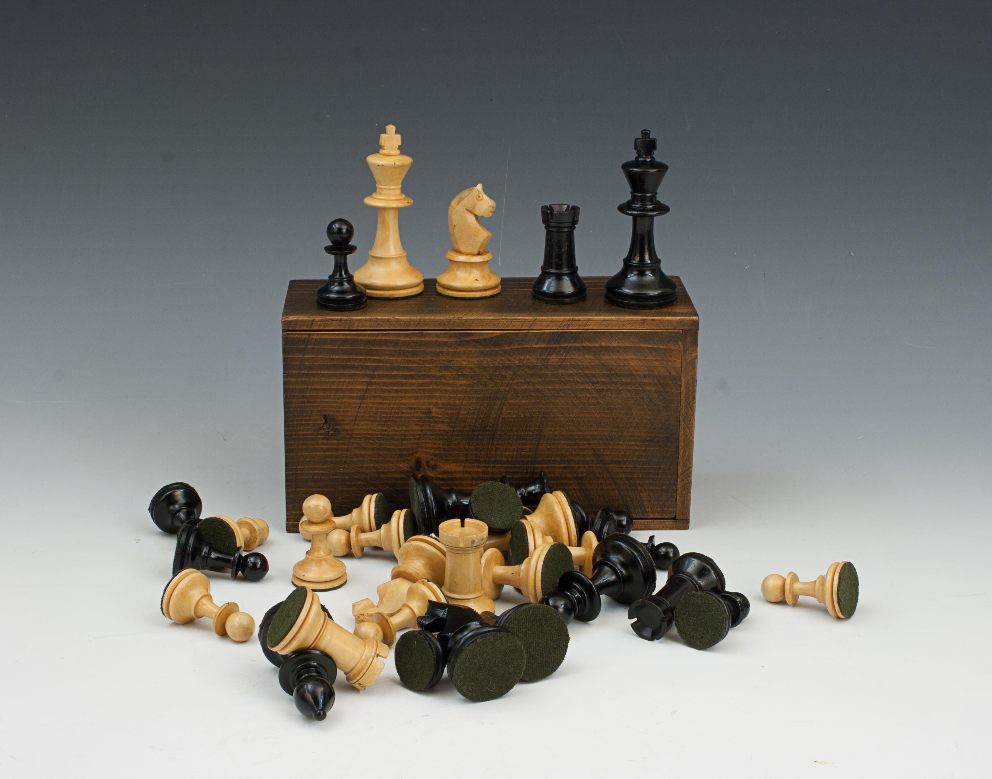 Edwardian Vintage Staunton Design Chess Set For Sale