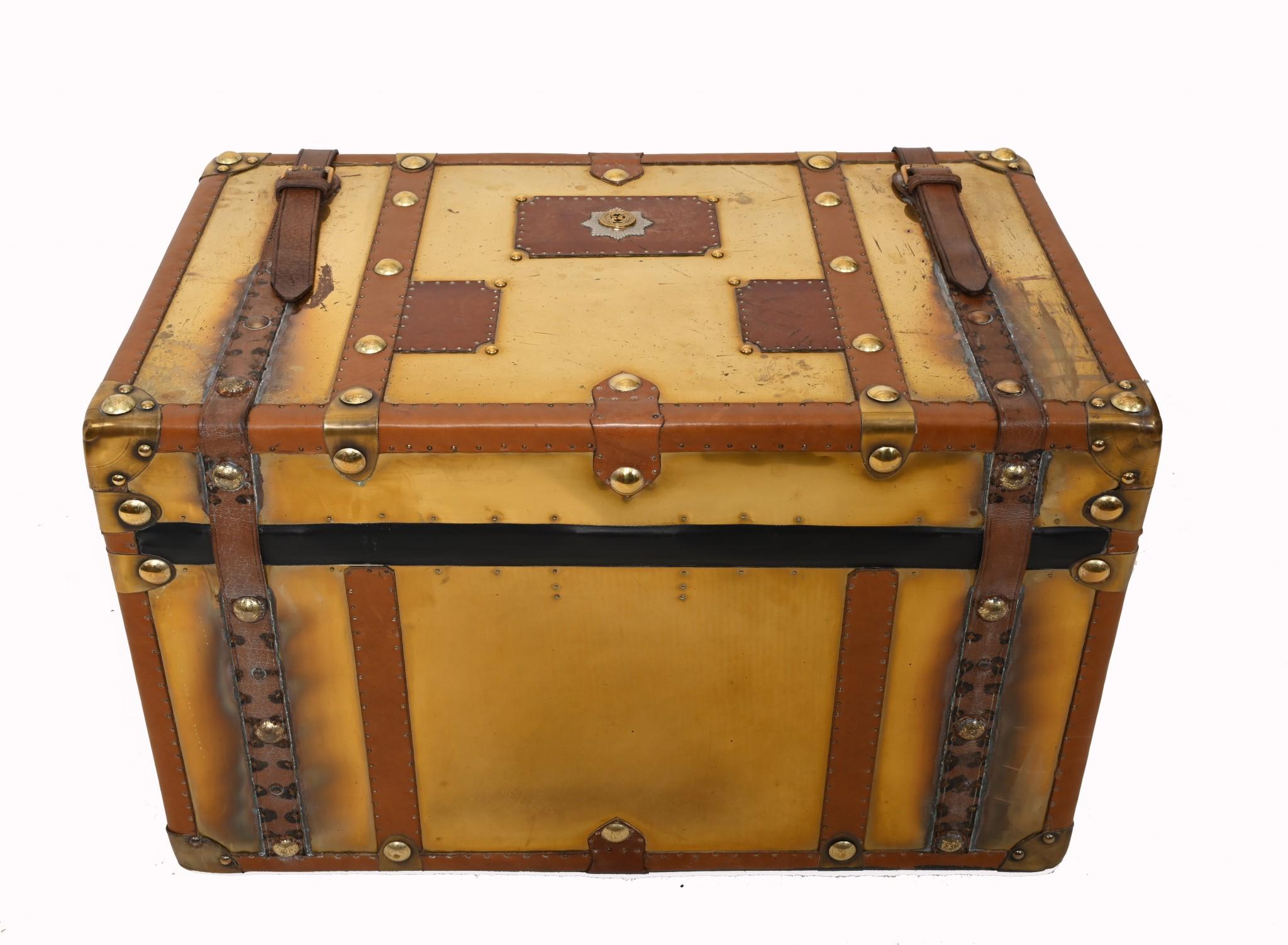 Classic steamer trunk luggage case in copper
Great look to this piece, can double up as a coffee table
Opens out to reveal ample storage
Some of our items are in storage so please check ahead of a viewing to see if it is on our shop