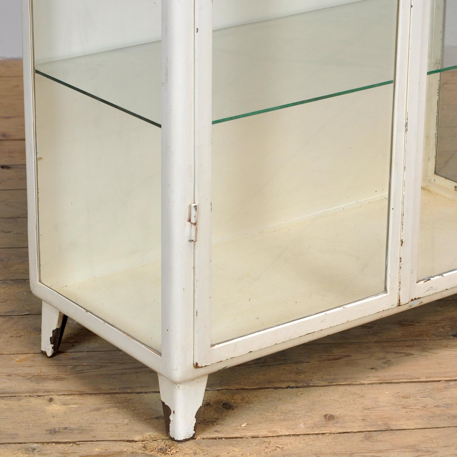Vintage Steel And Glass Medical Cabinet, 1960s For Sale 1