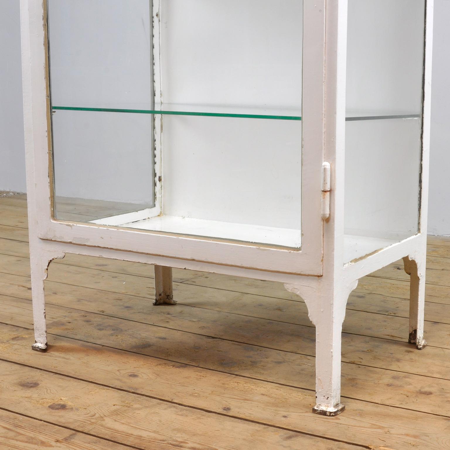 Vintage Steel and Glass Medical Display Cabinet, 1940s In Good Condition In Amsterdam, Noord Holland