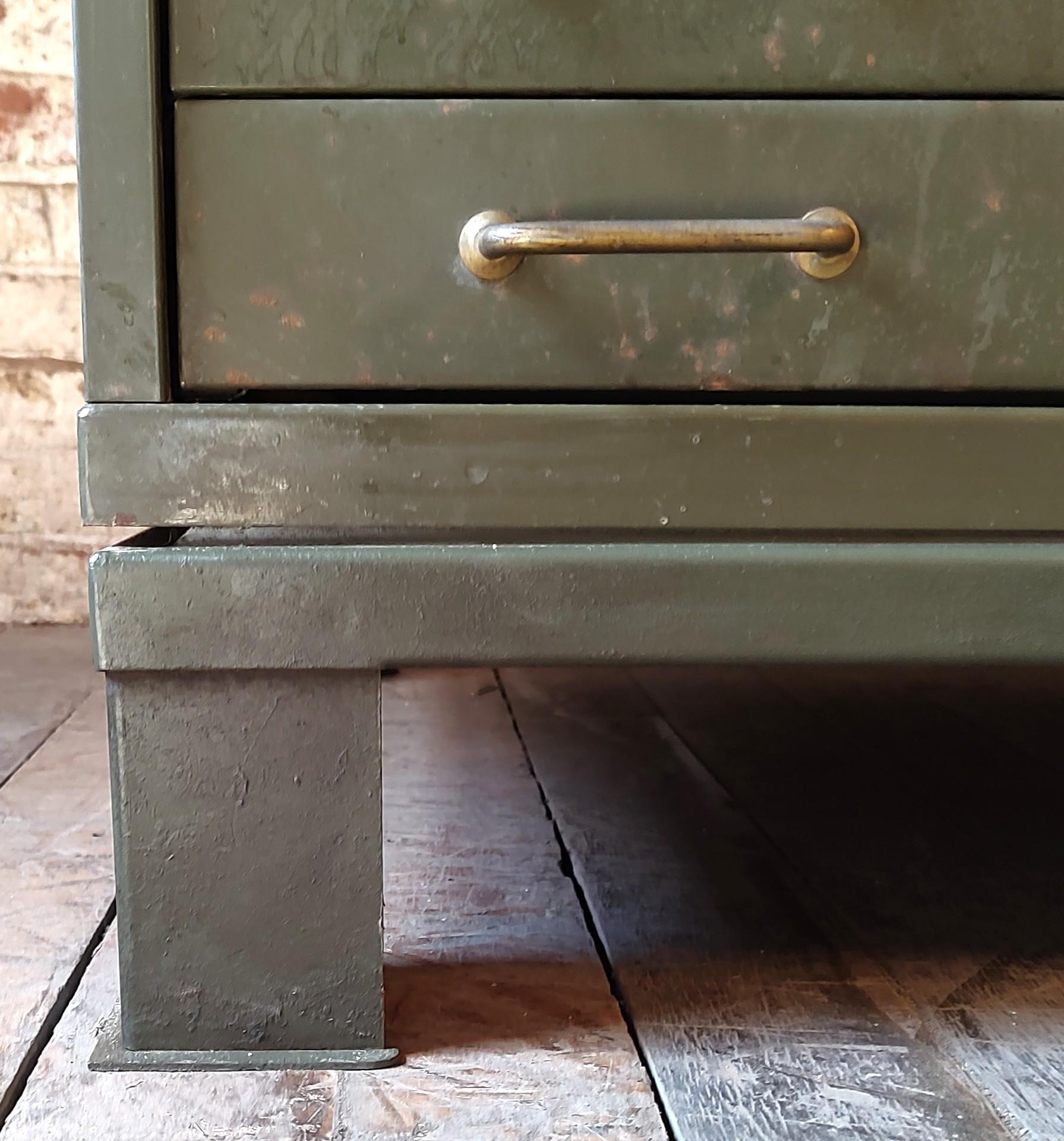 Dossier plat à double pile en acier Vintage en vente 12