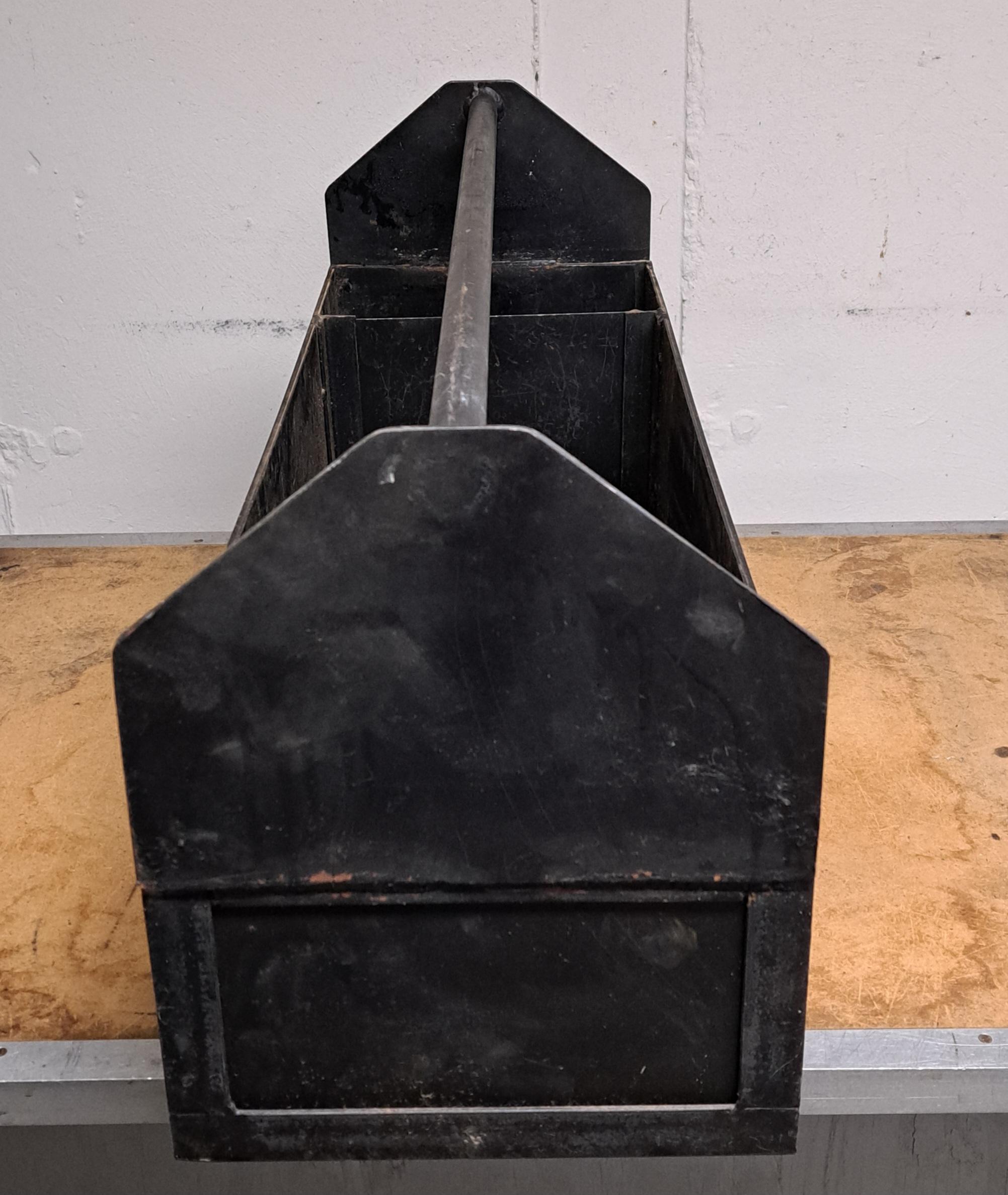 Industriale Vaso porta attrezzi d'epoca in acciaio in vendita