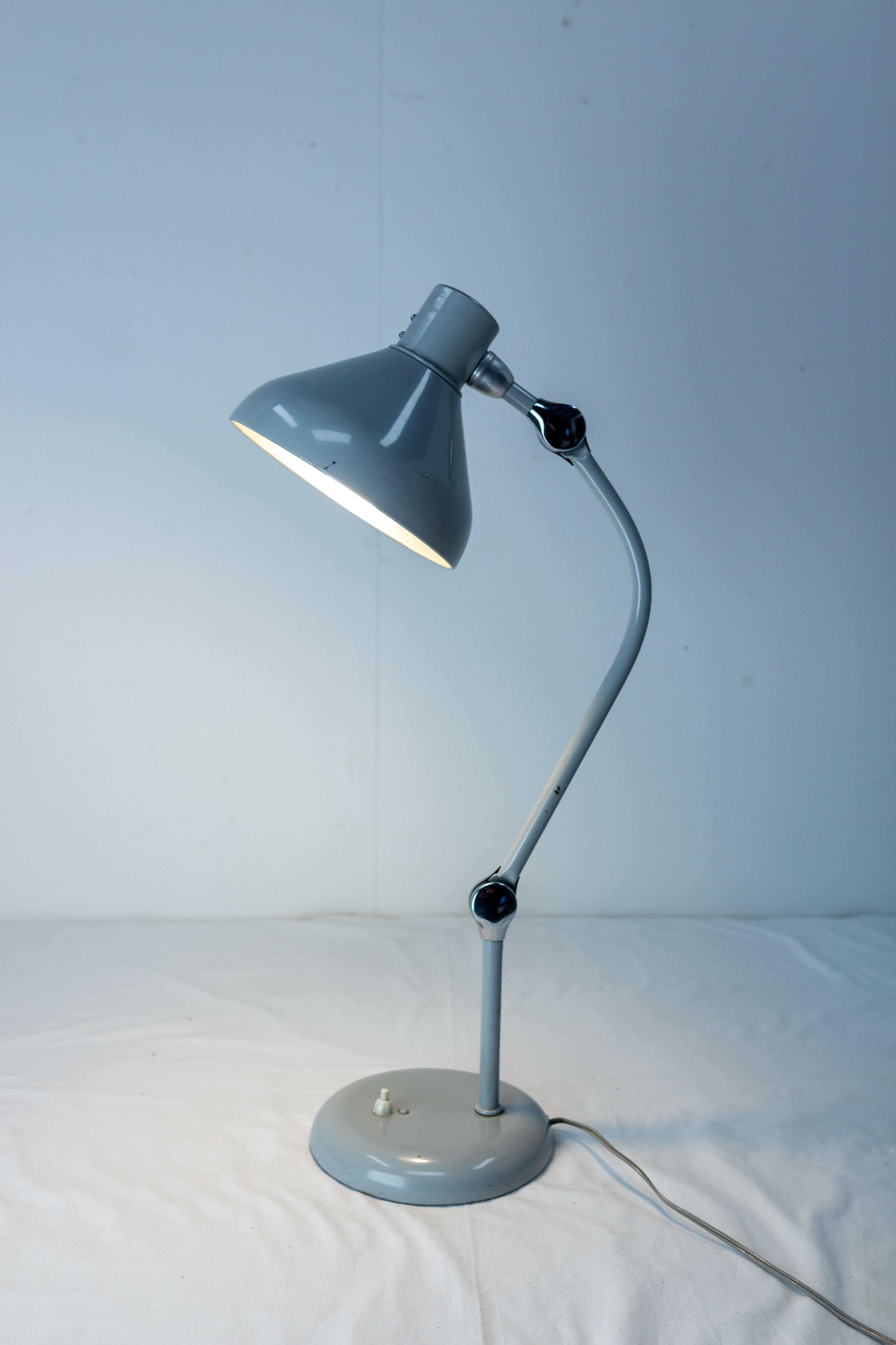 Lámpara de mesa vintage de acero Jumo GS1, circa 1950 mediados del siglo XX en venta