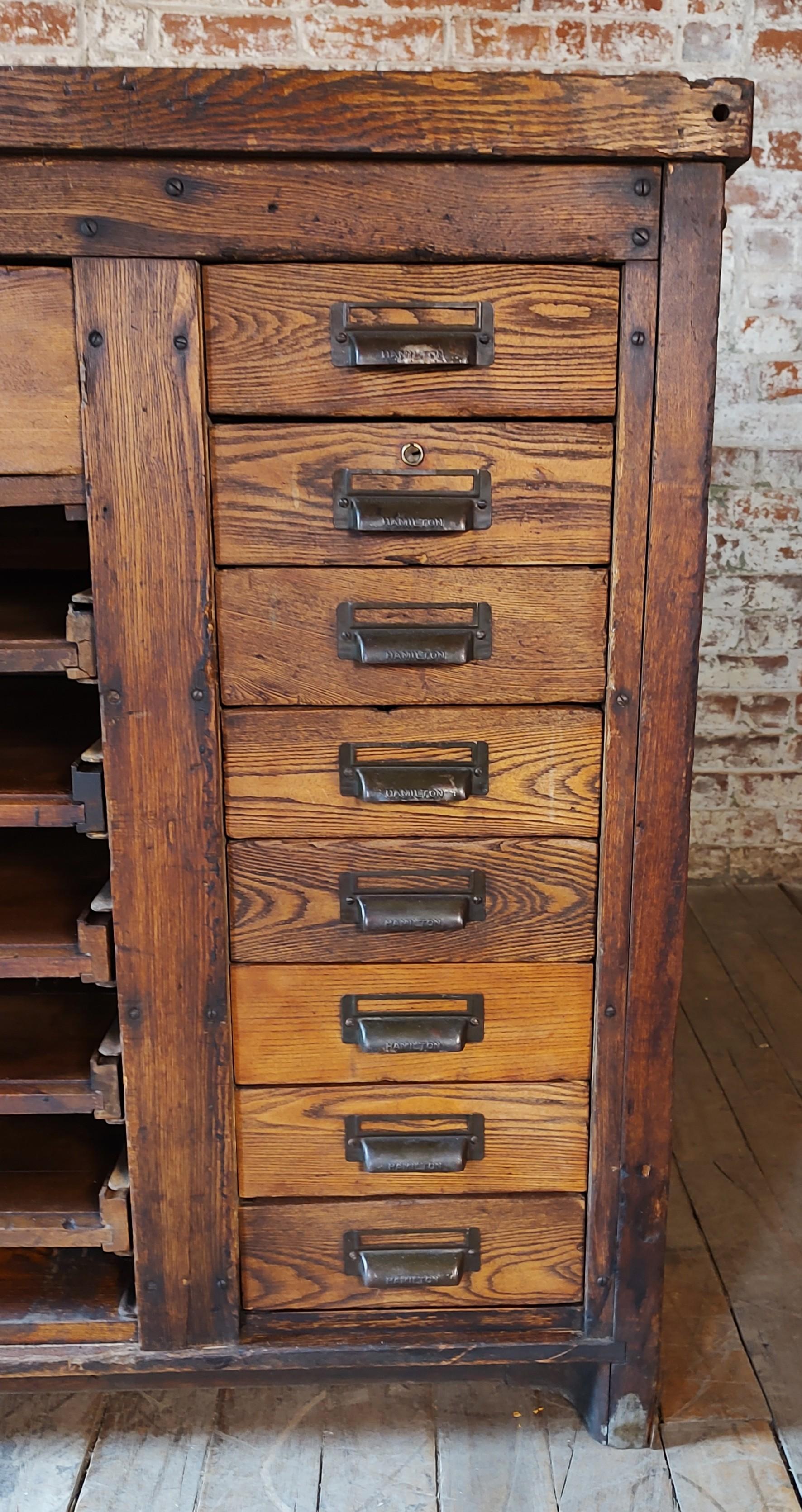 Vintage Stahlplatte Display Tisch / Kücheninsel im Angebot 11