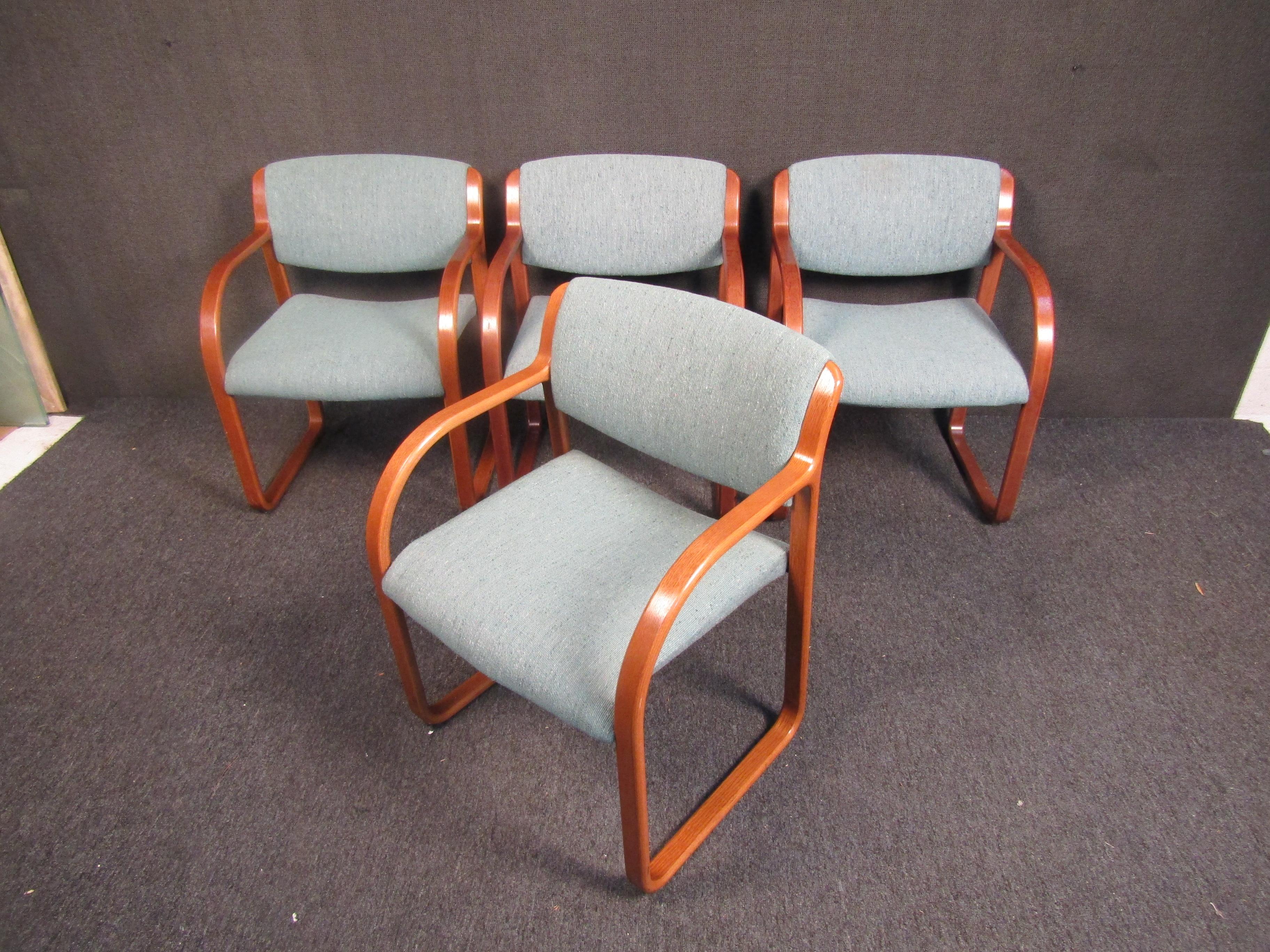 Vintage Steelcase Bentwood Office Chairs In Good Condition For Sale In Brooklyn, NY