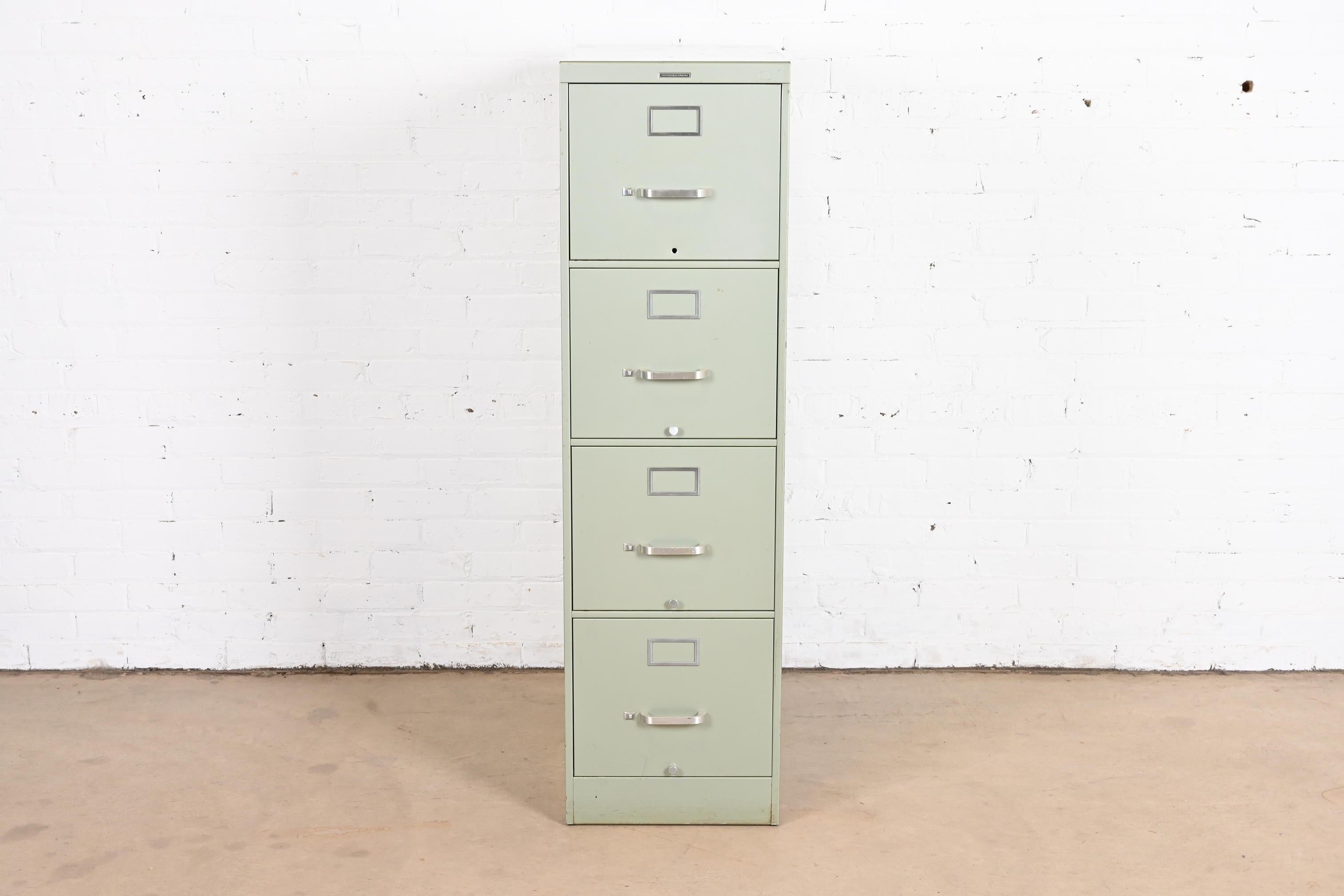 A nice industrial metal file cabinet

Procured from the University of Notre Dame

By Steelcase

USA, Mid-20th Century

Measures: 15