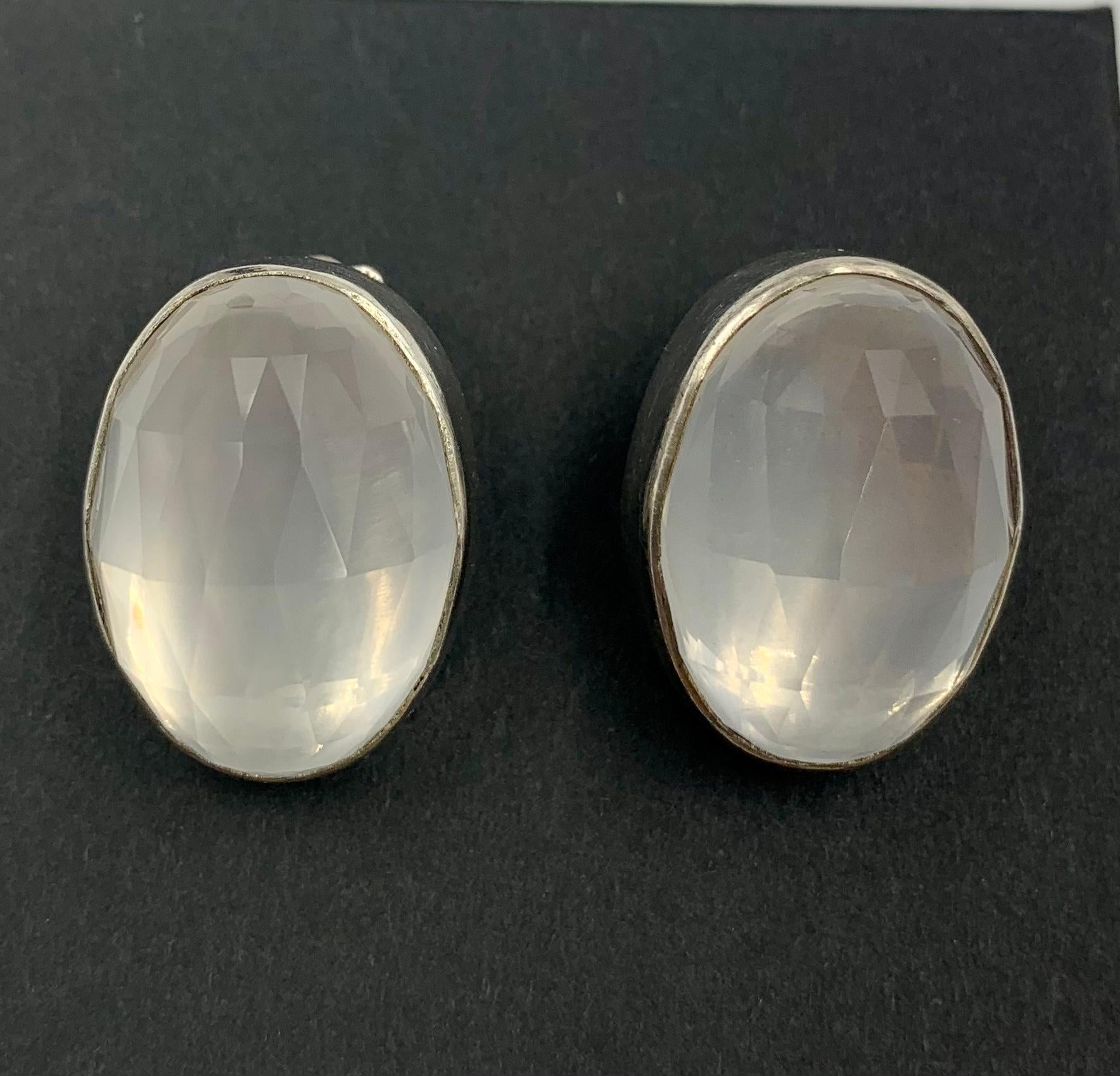 Elegant oval shaped faceted white calcedony and sterling silver One of a Kind earrings by Stephen Dweck
2003
Marks: 2003 Stephen Dweck, sterling, One of a Kind, #16303, 186
Clip backs
Size: 24mm by 17mm
Condition: Very Good
Stephen Dweck's One of a