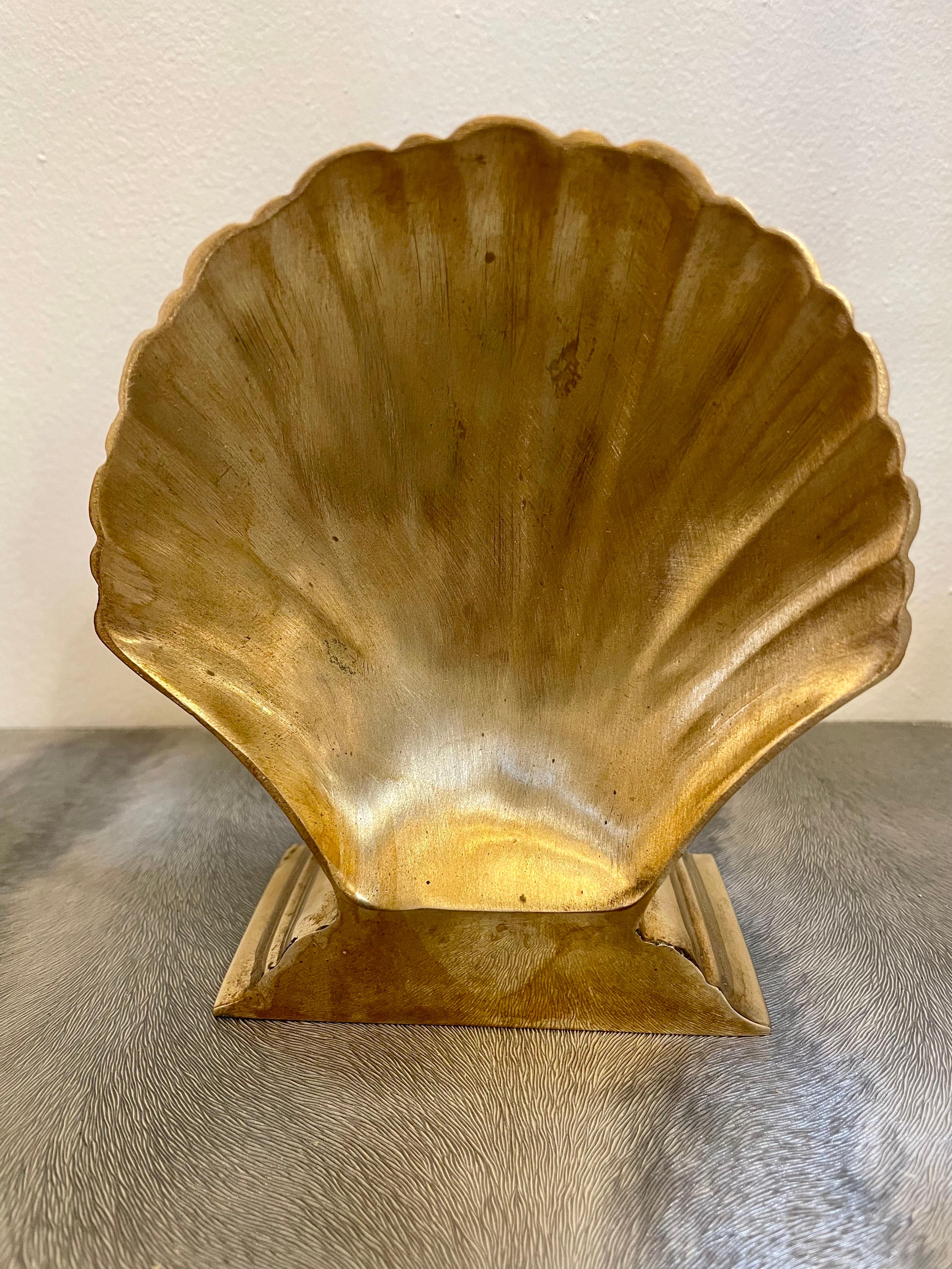 Vintage Stepped Brass Clam Shell Seashell Bookends 1