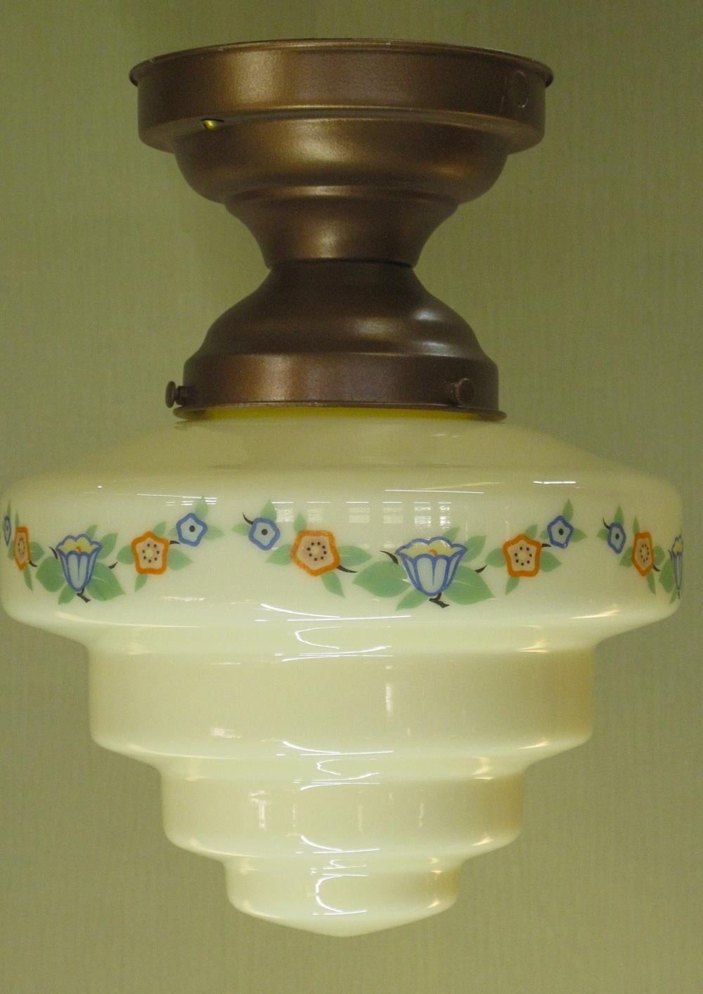 Vintage gestufte Custard Glas Globus mit Deco inspirierte florale Design (Art déco) im Angebot