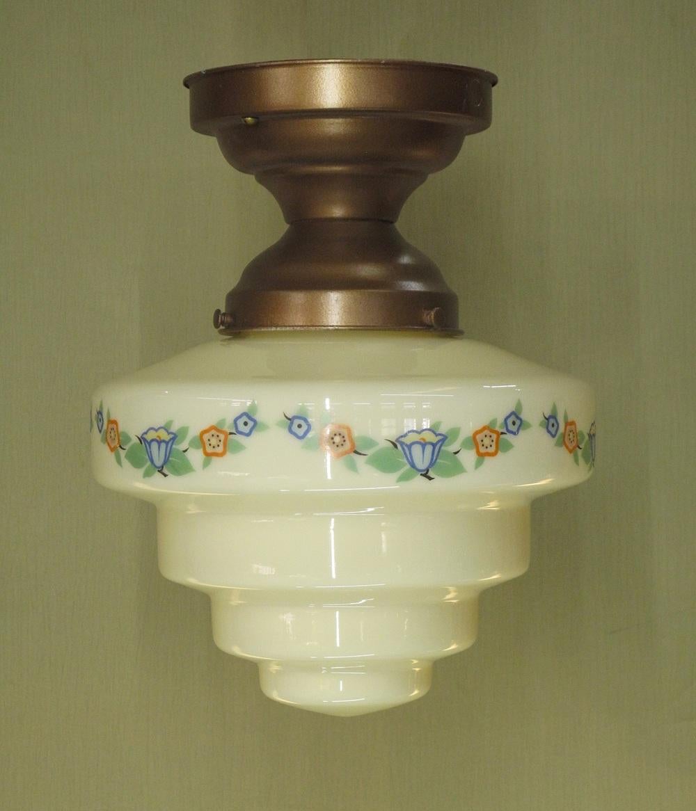 Vintage gestufte Custard Glas Globus mit Deco inspirierte florale Design (Gemalt) im Angebot