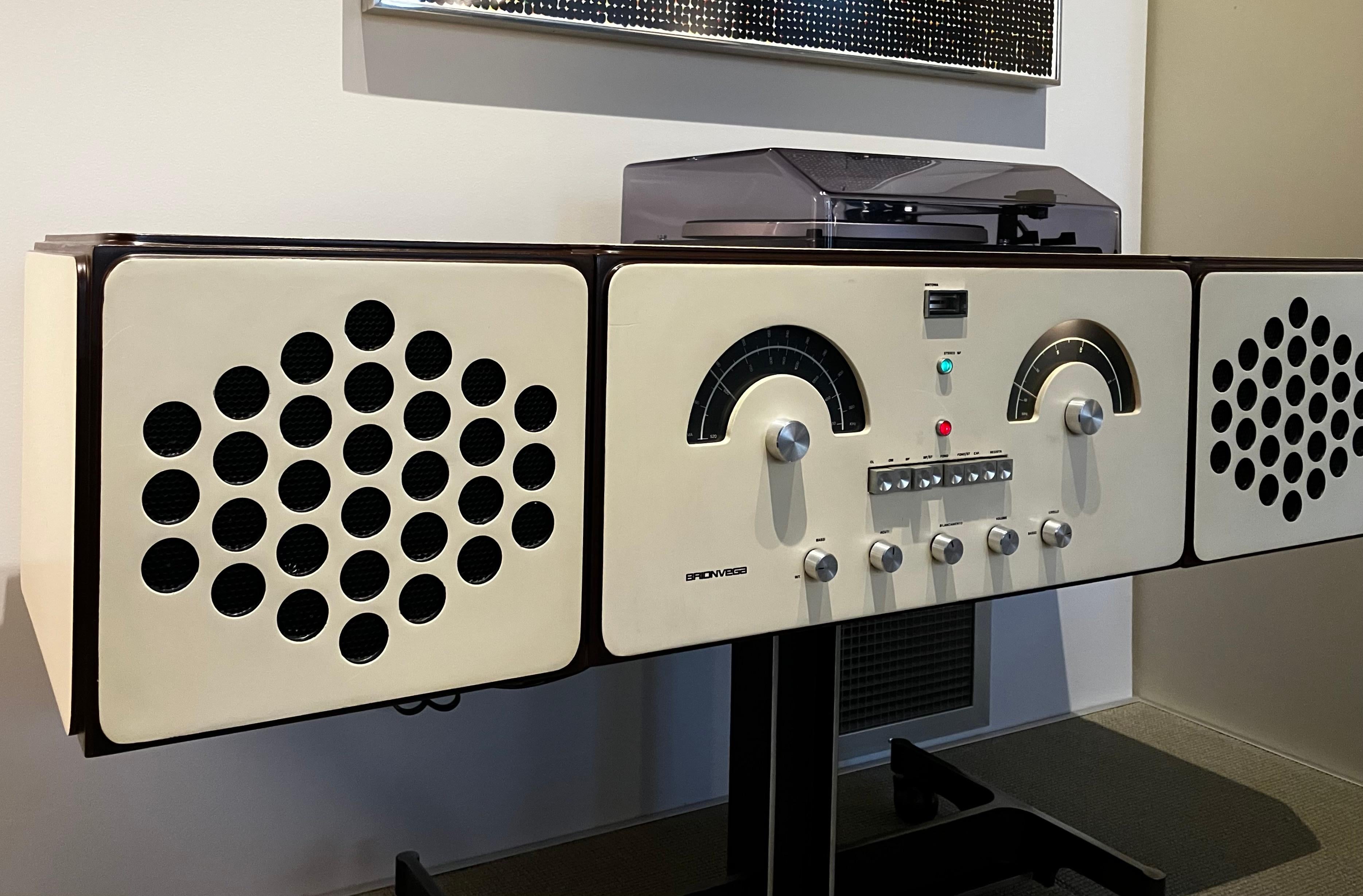 Vintage Stereo Phonograph/AM FM Tuner-Konsole, Modell: Brionvega rr126 Radiogramm, Vintage im Zustand „Gut“ im Angebot in Philadelphia, PA