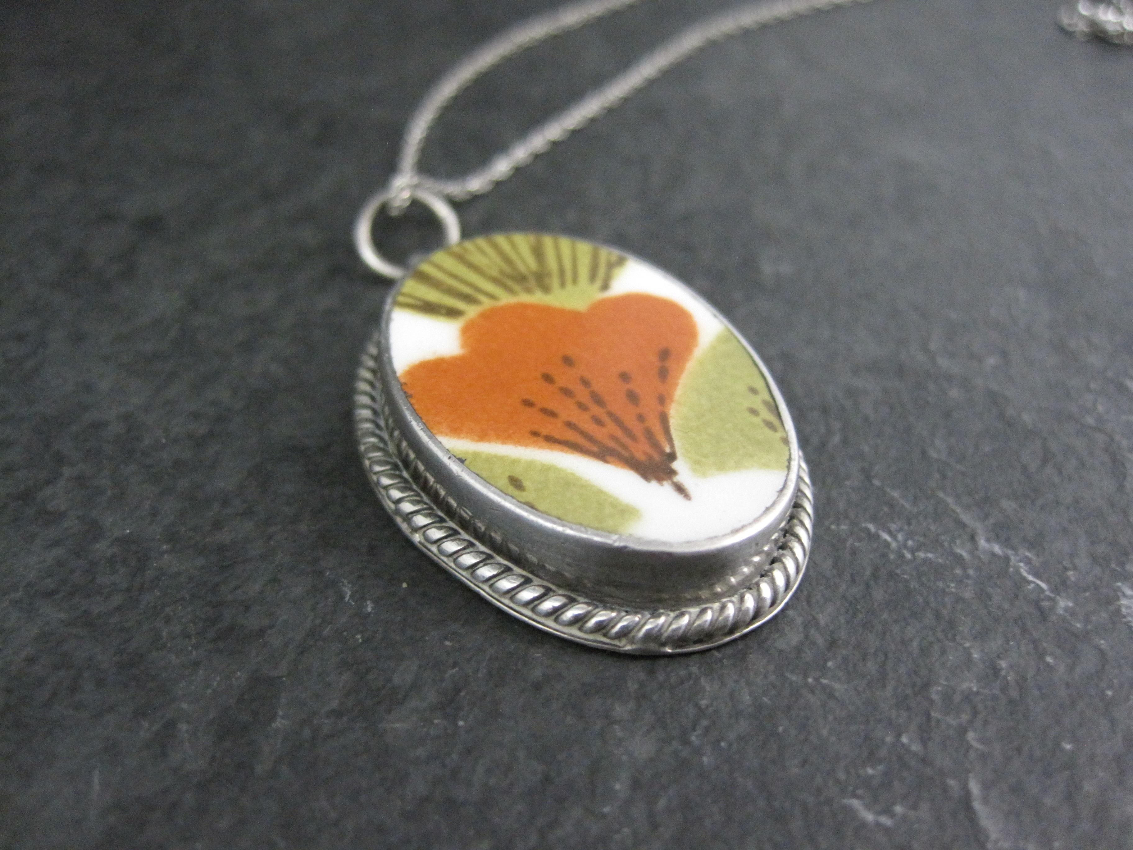 Collana con ciondolo in ceramica floreale vintage in argento degli anni '70 in vendita 6