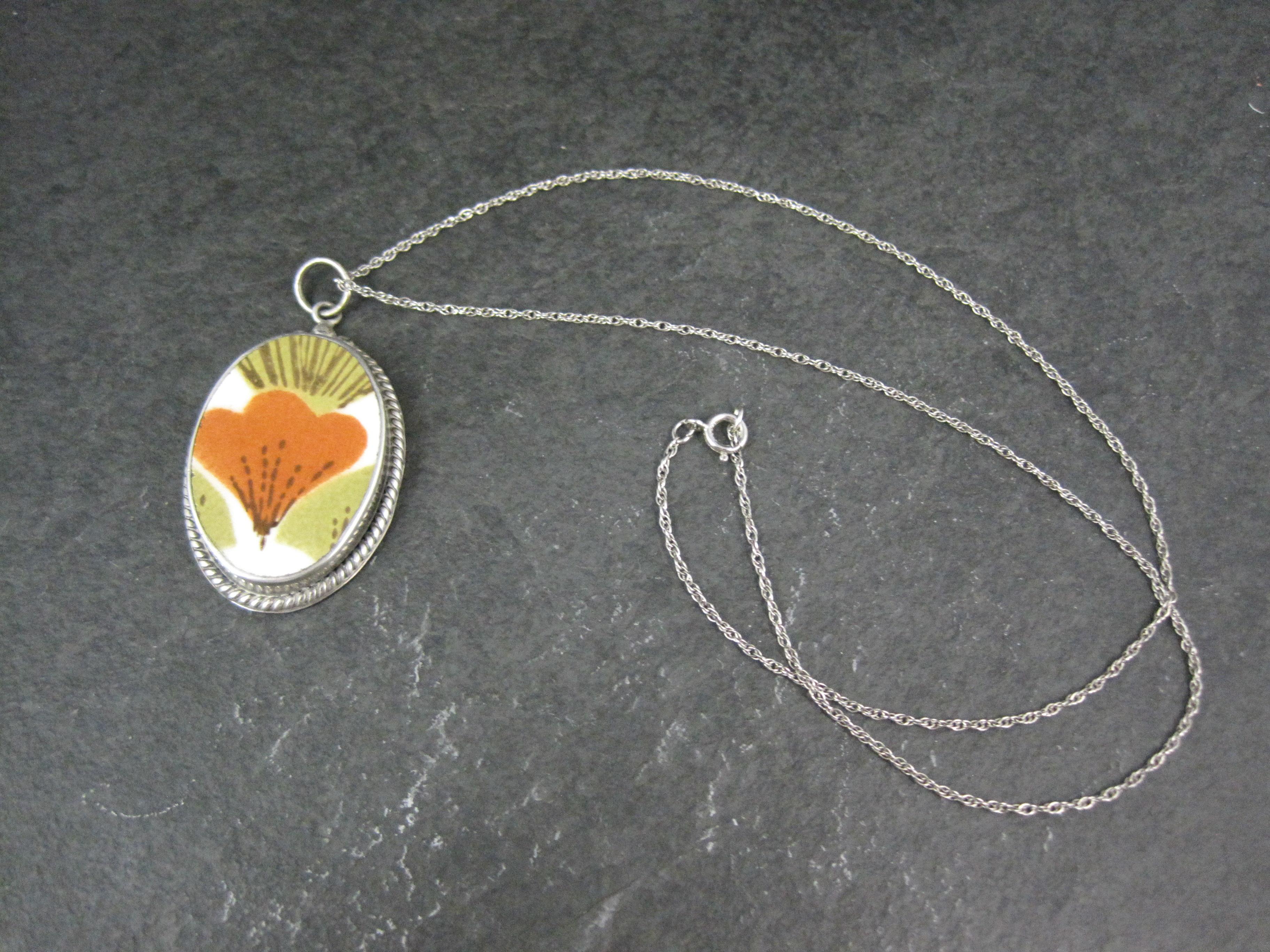 Collana con ciondolo in ceramica floreale vintage in argento degli anni '70 in vendita 8